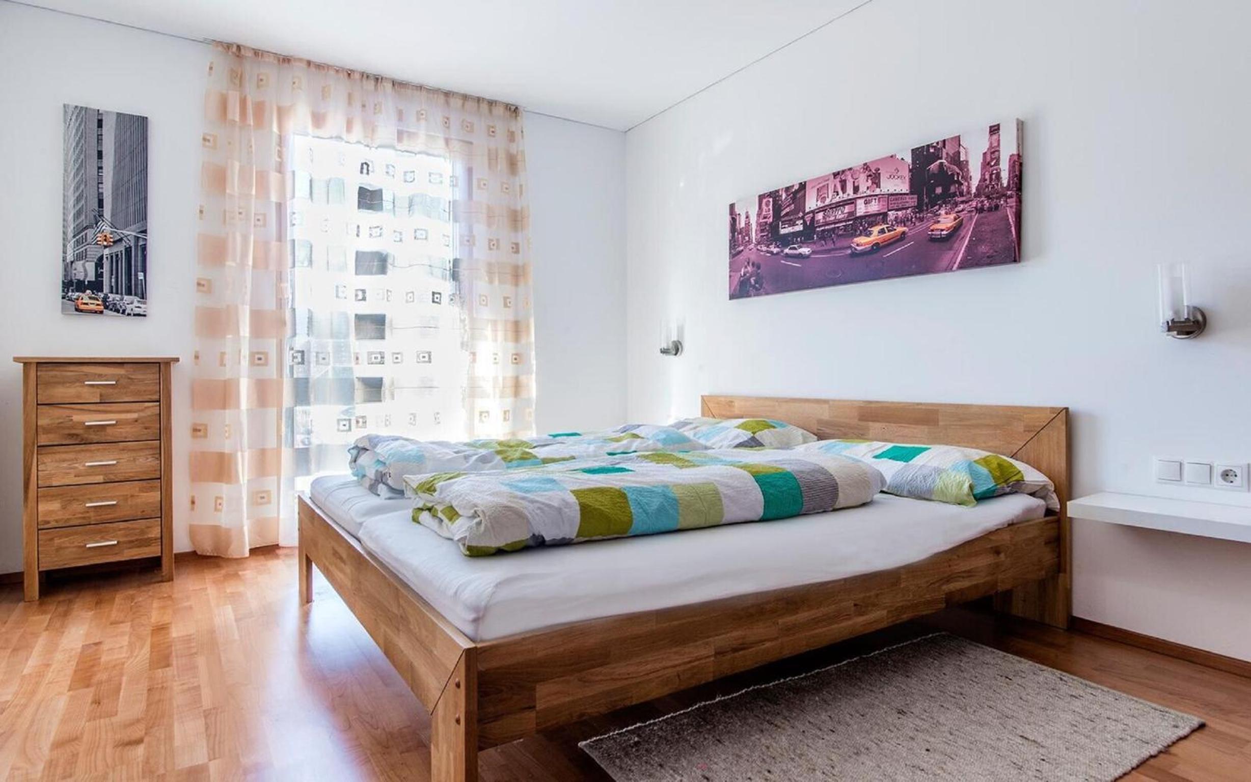 Apartment with Mountain View