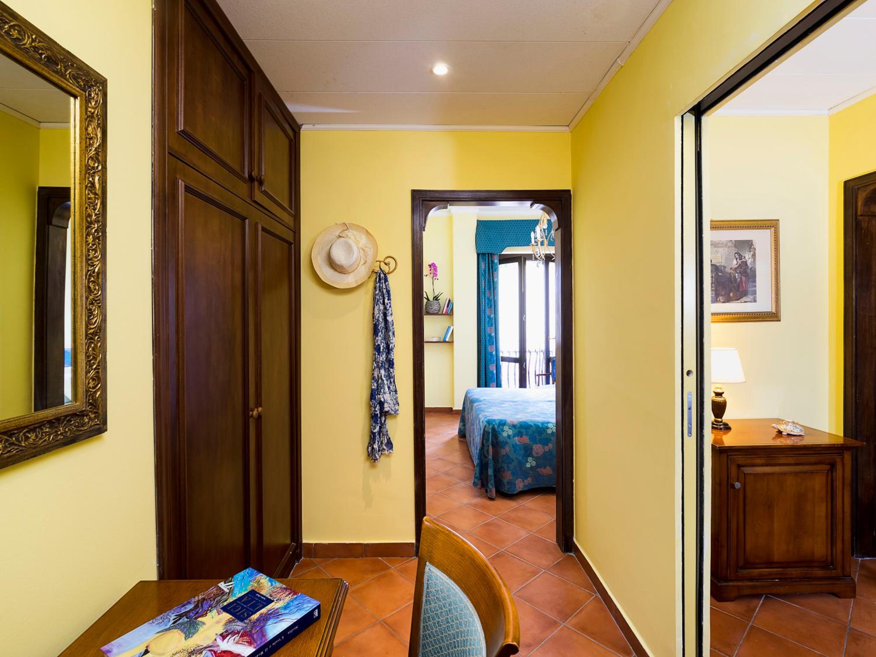 Two Connecting Double Room  with Side Sea View - Photo 2