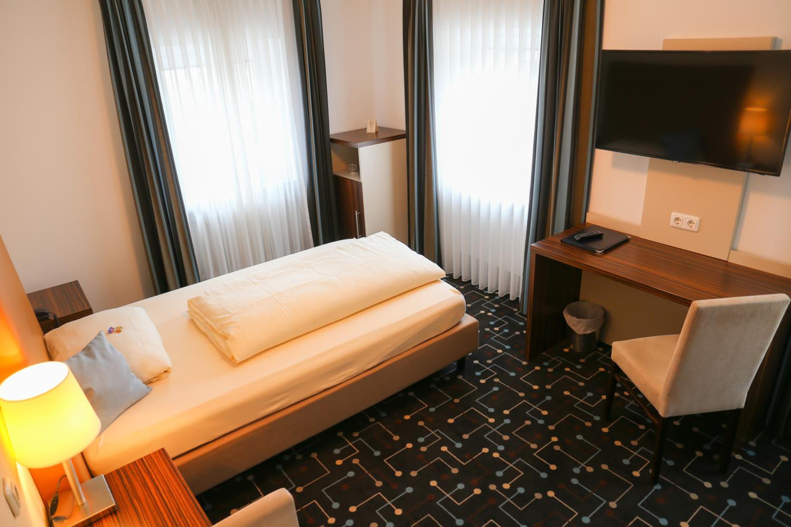 Large Single Room photo 2