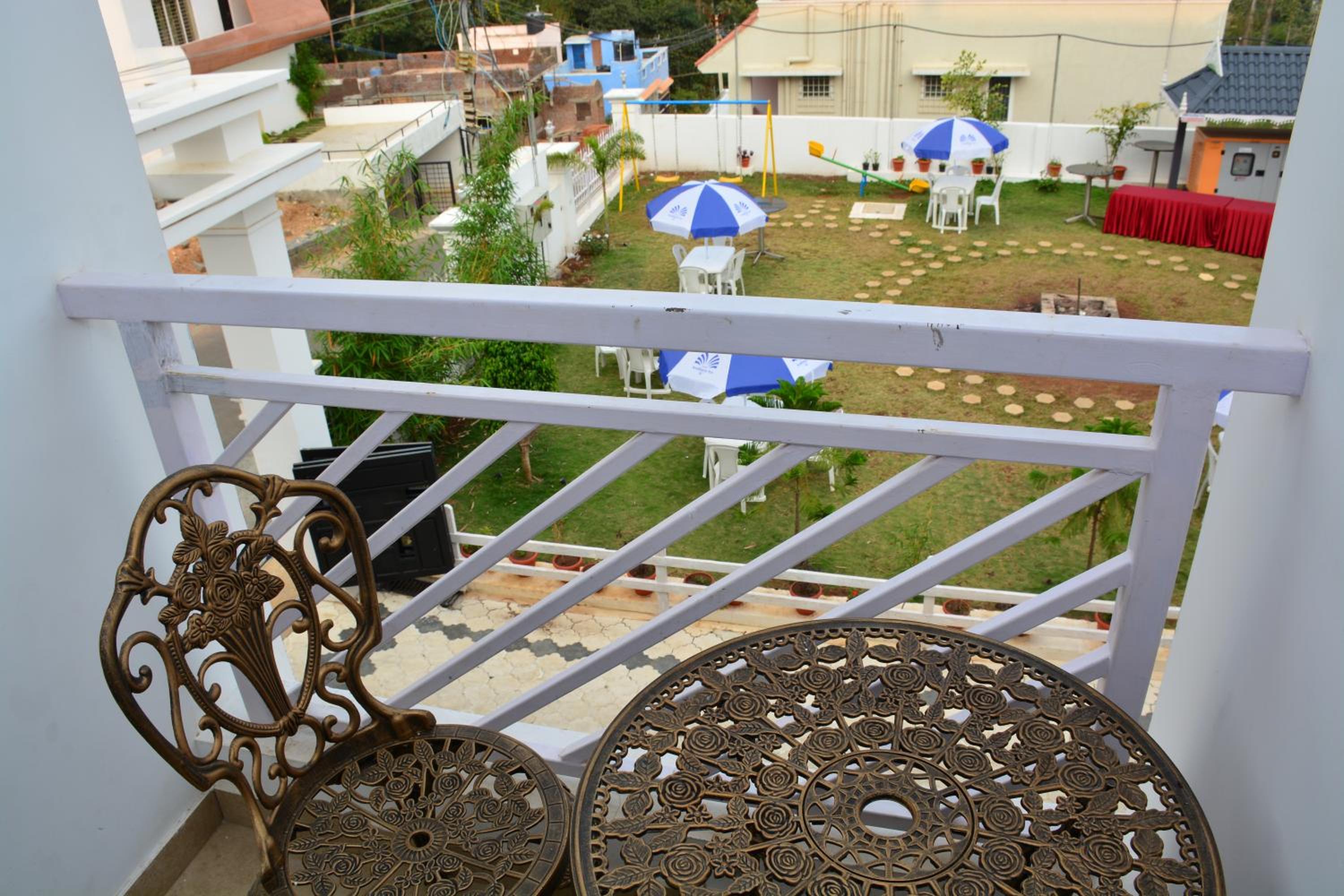 Deluxe Double Room with Balcony - Photo 3