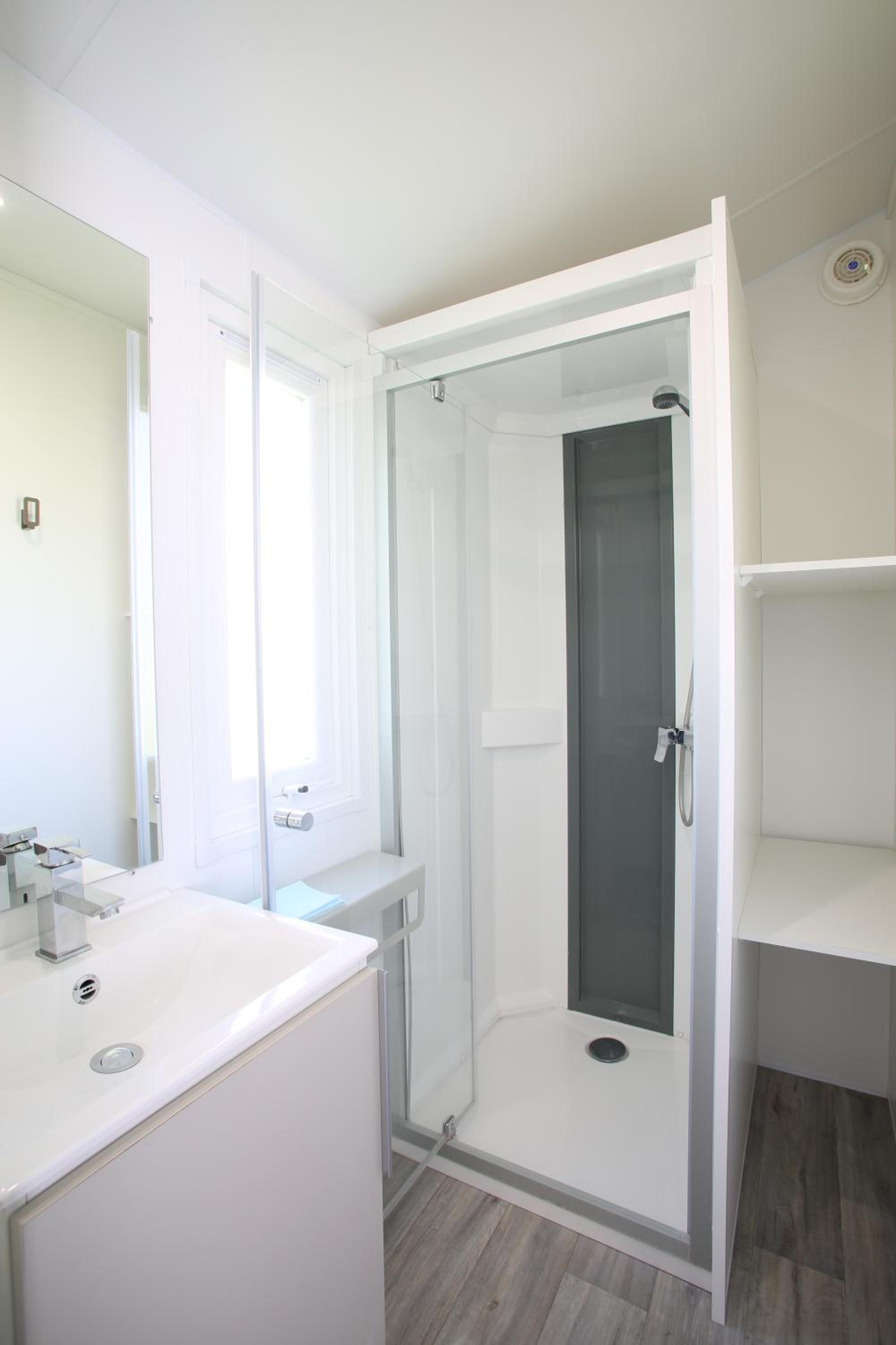 Two-Bedroom Cottage (4 Adults)  photo 1