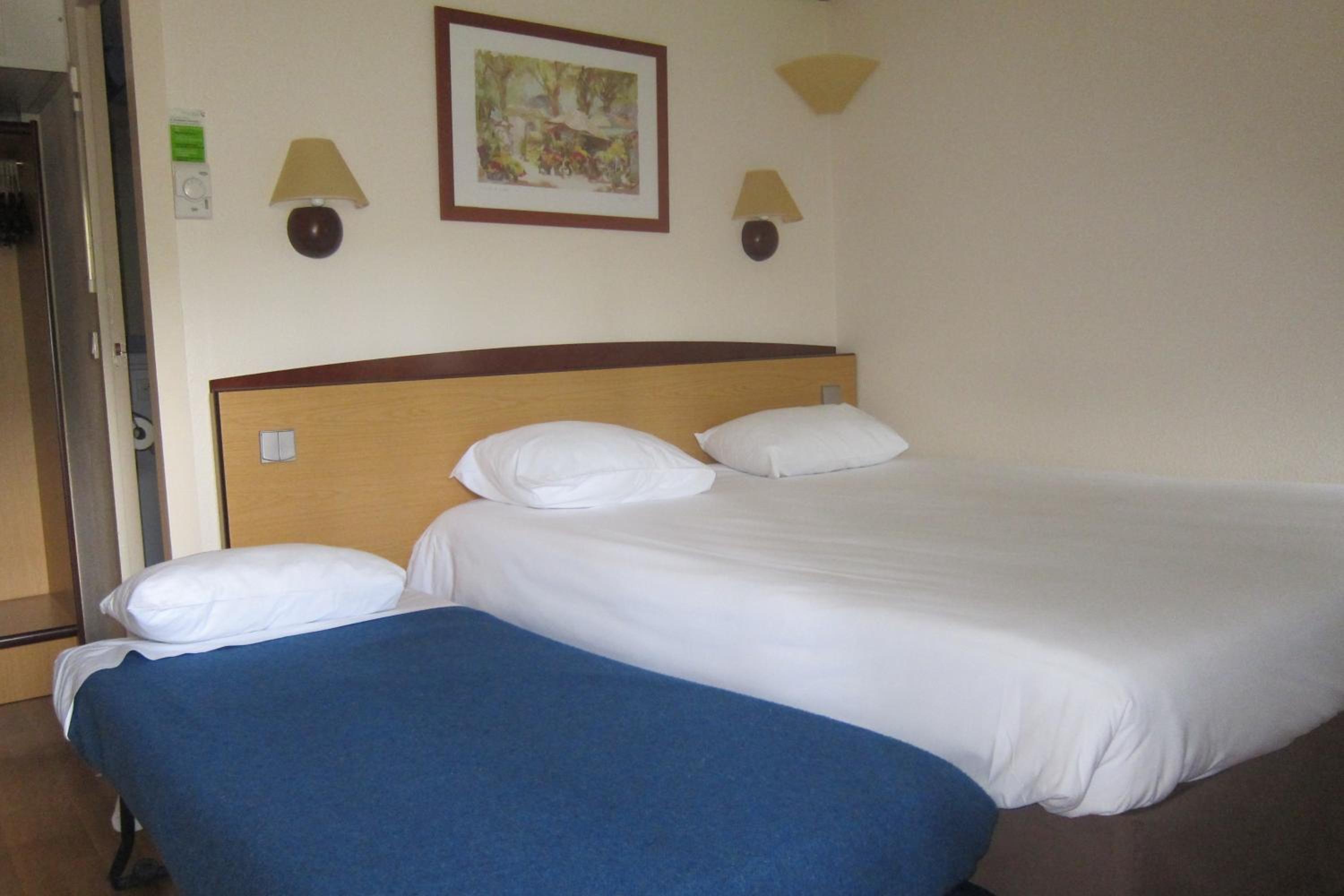 Triple Room (1 Double bed + 1 Junior Bed)
