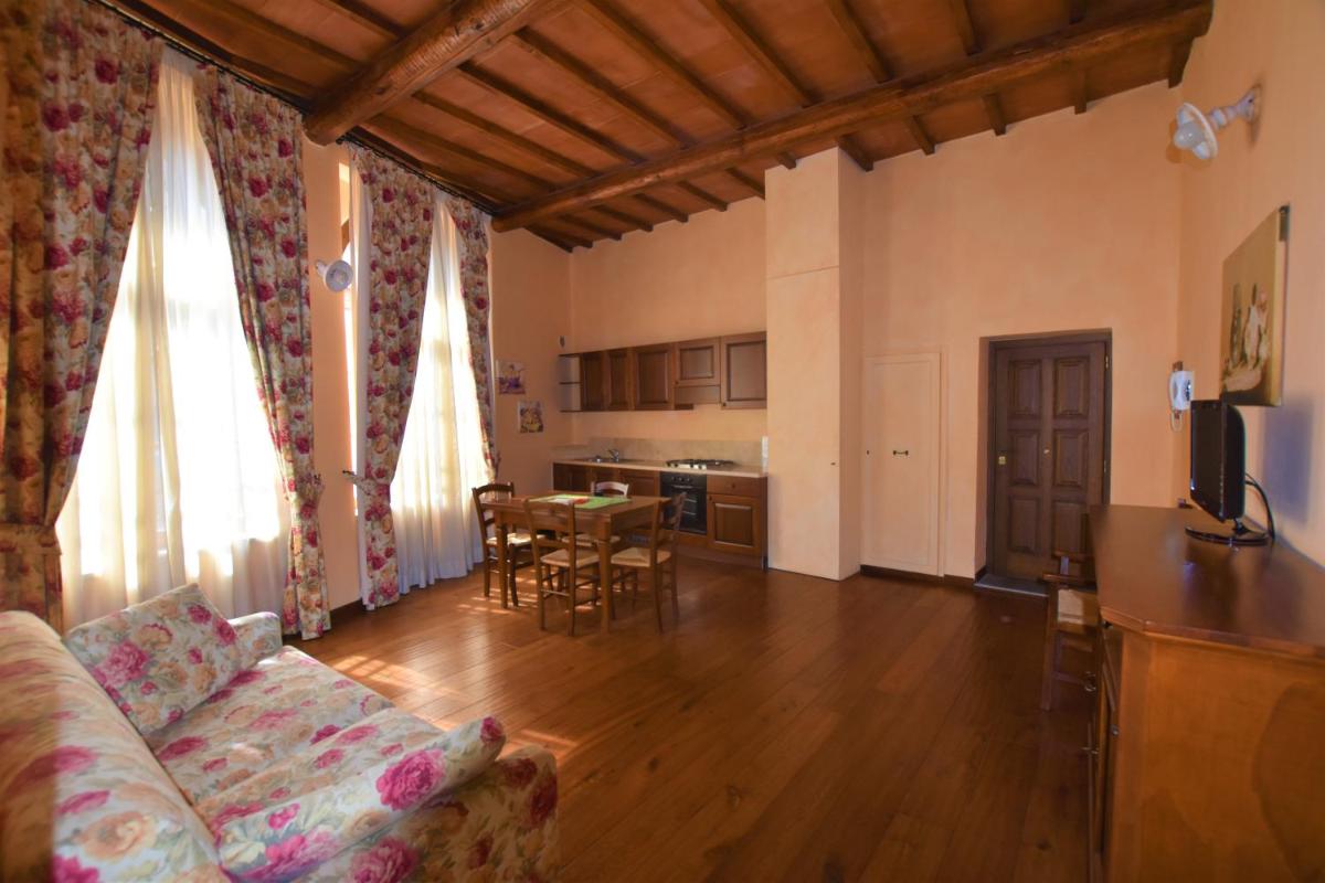 One-Bedroom Apartment photo 1