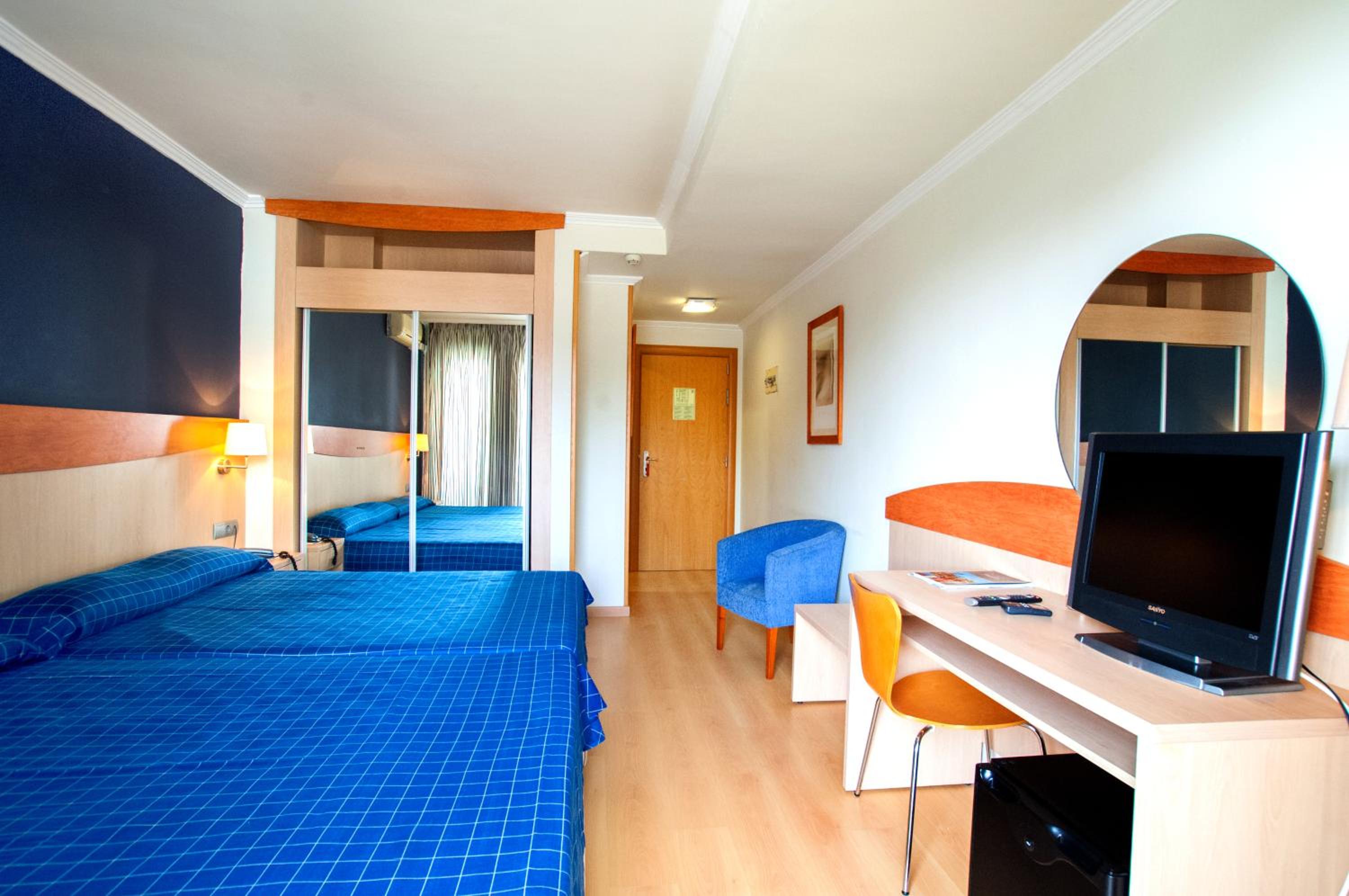 Family Room (3 Adults)