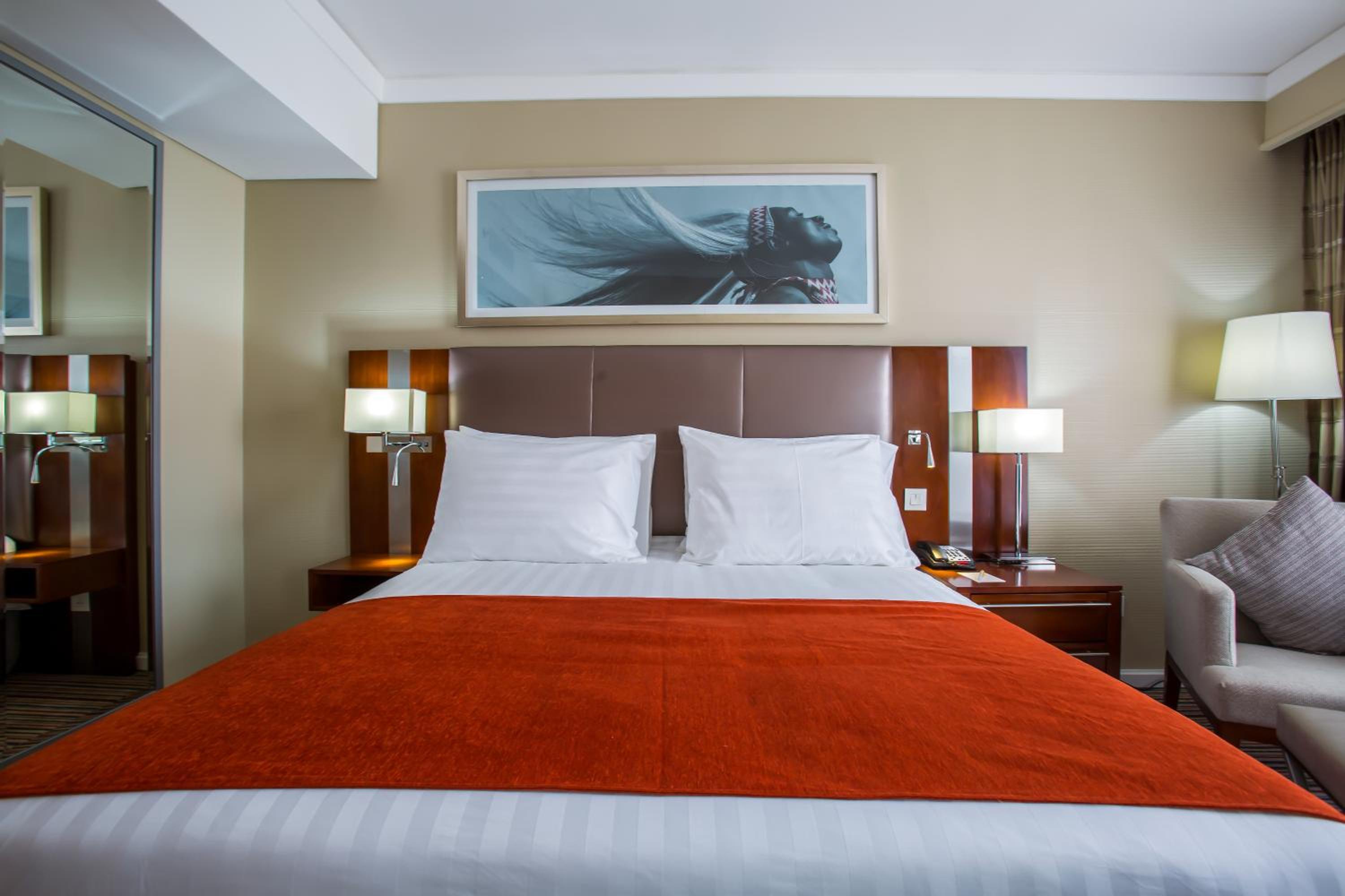 One-Bedroom Suite - Photo 13