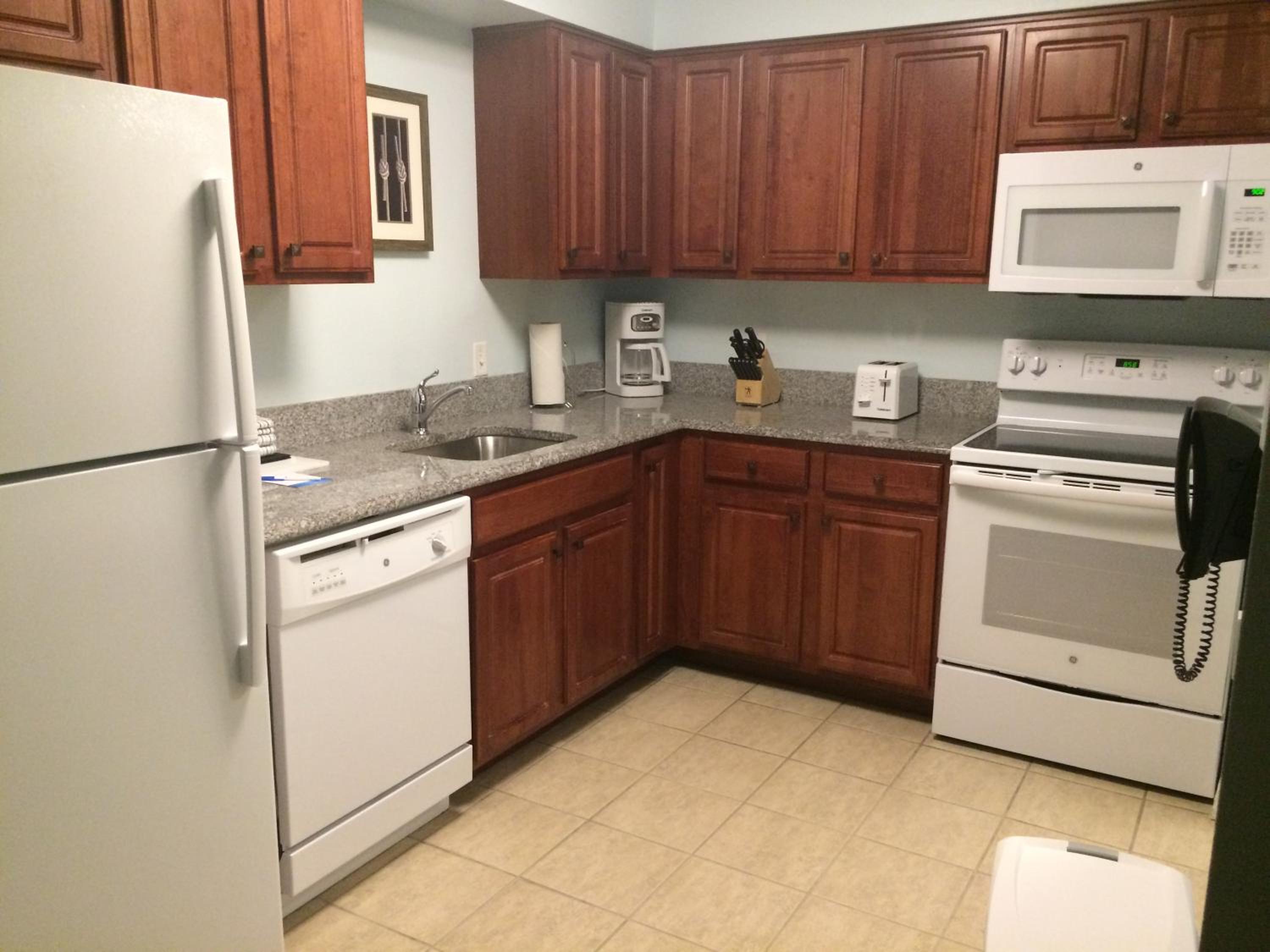 One-Bedroom Suite at Skyline Towers, photo 3