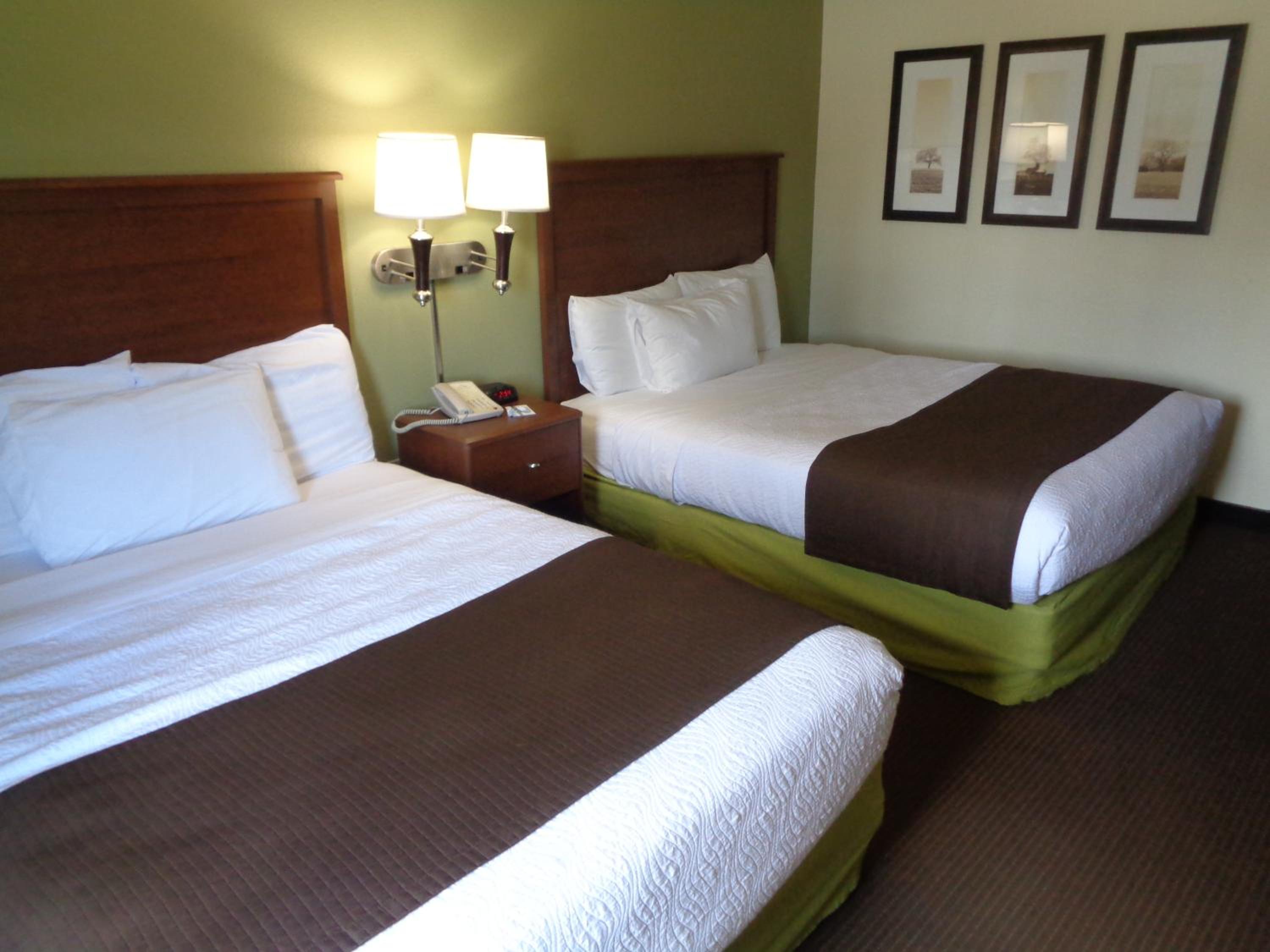 Queen Room with Two Queen Beds - Pet Friendly/Non-Smoking photo 2
