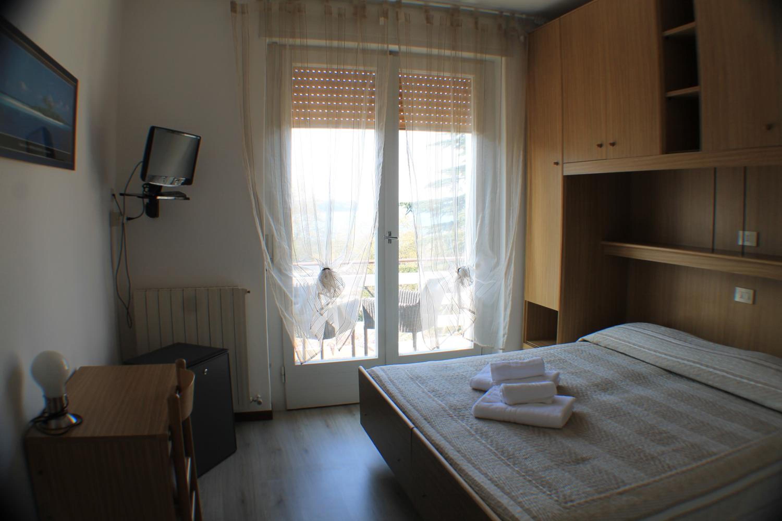Double or Twin Room with Sea View photo 2