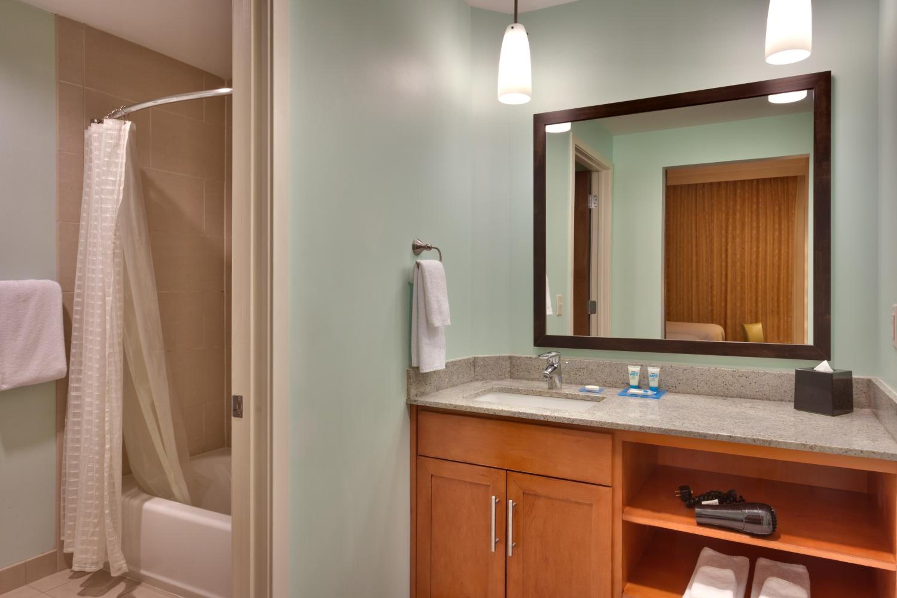 Two-Bedroom Suite - Photo 3