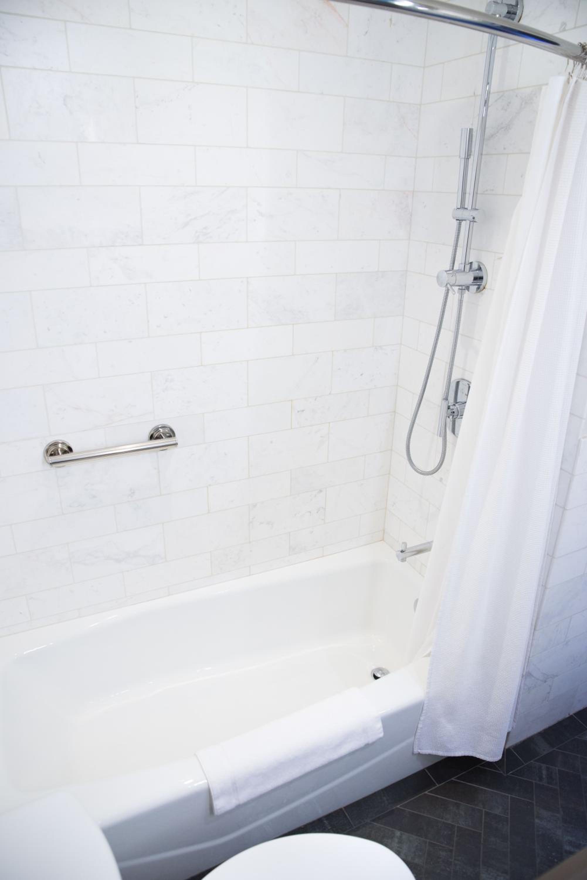 Fairmont Double Room with Two Double Beds and Bathtub