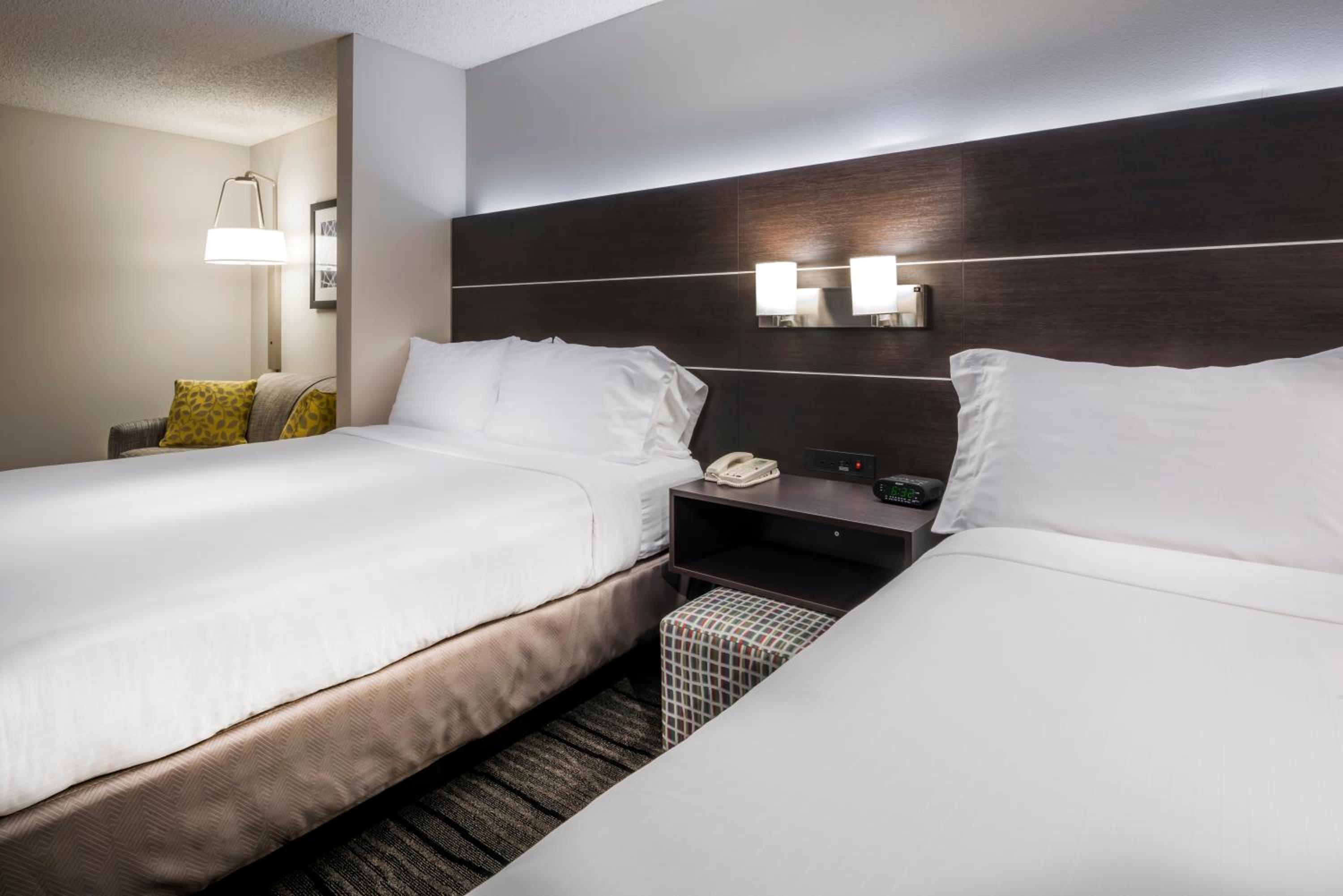 Queen Suite - Photo 1