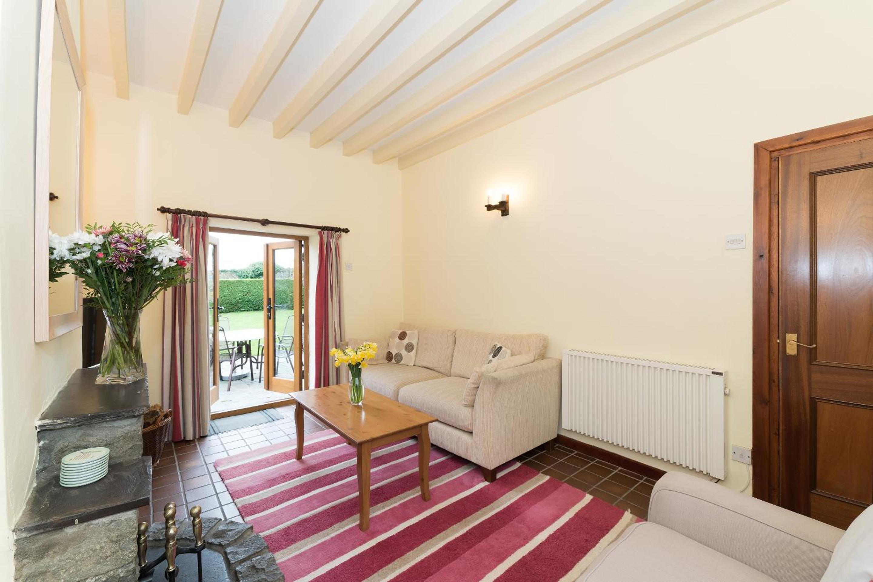 Three-Bedroom Cottage (Sleeps 5) photo 2