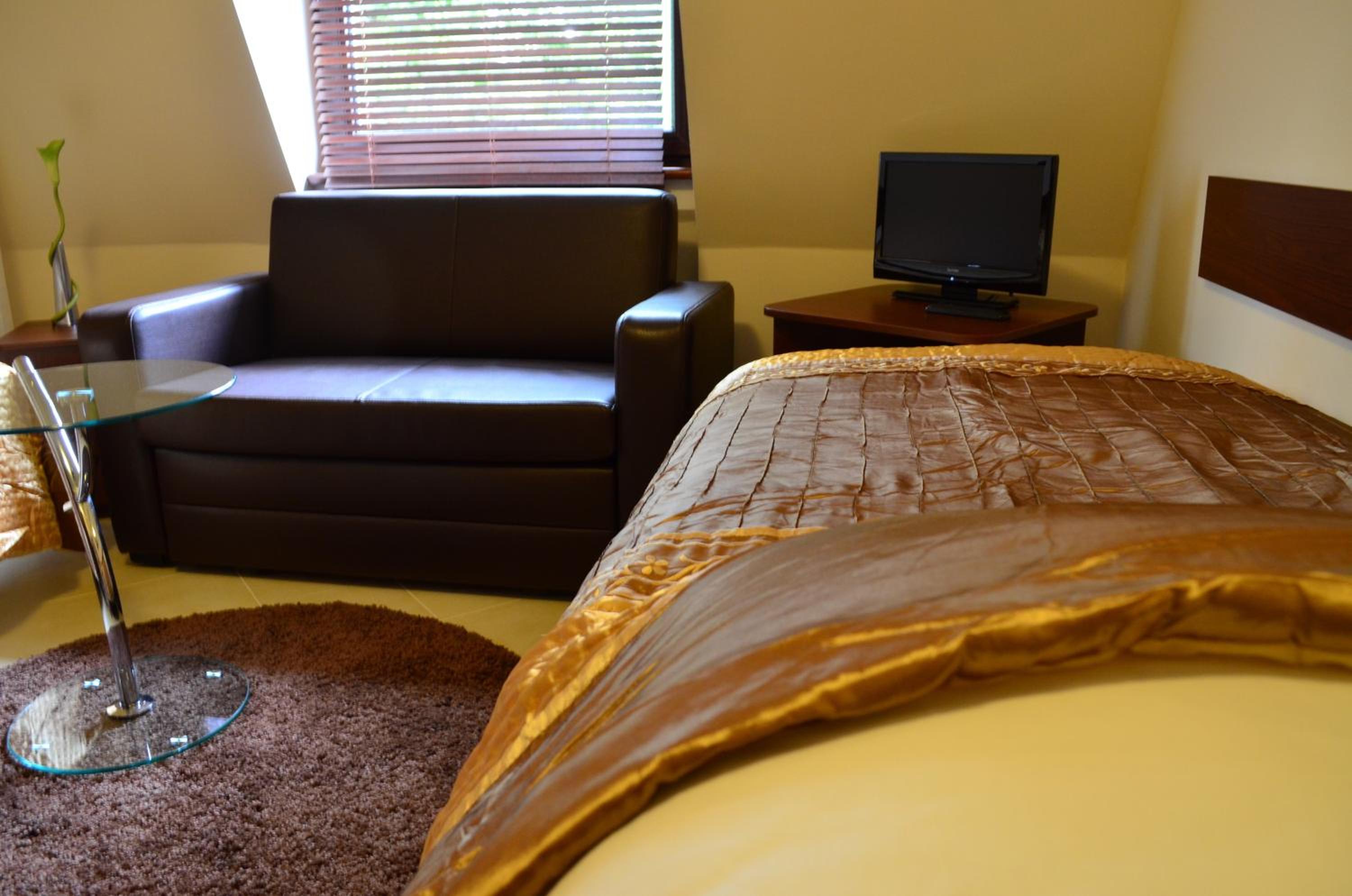 Double or Twin Room - Photo 14