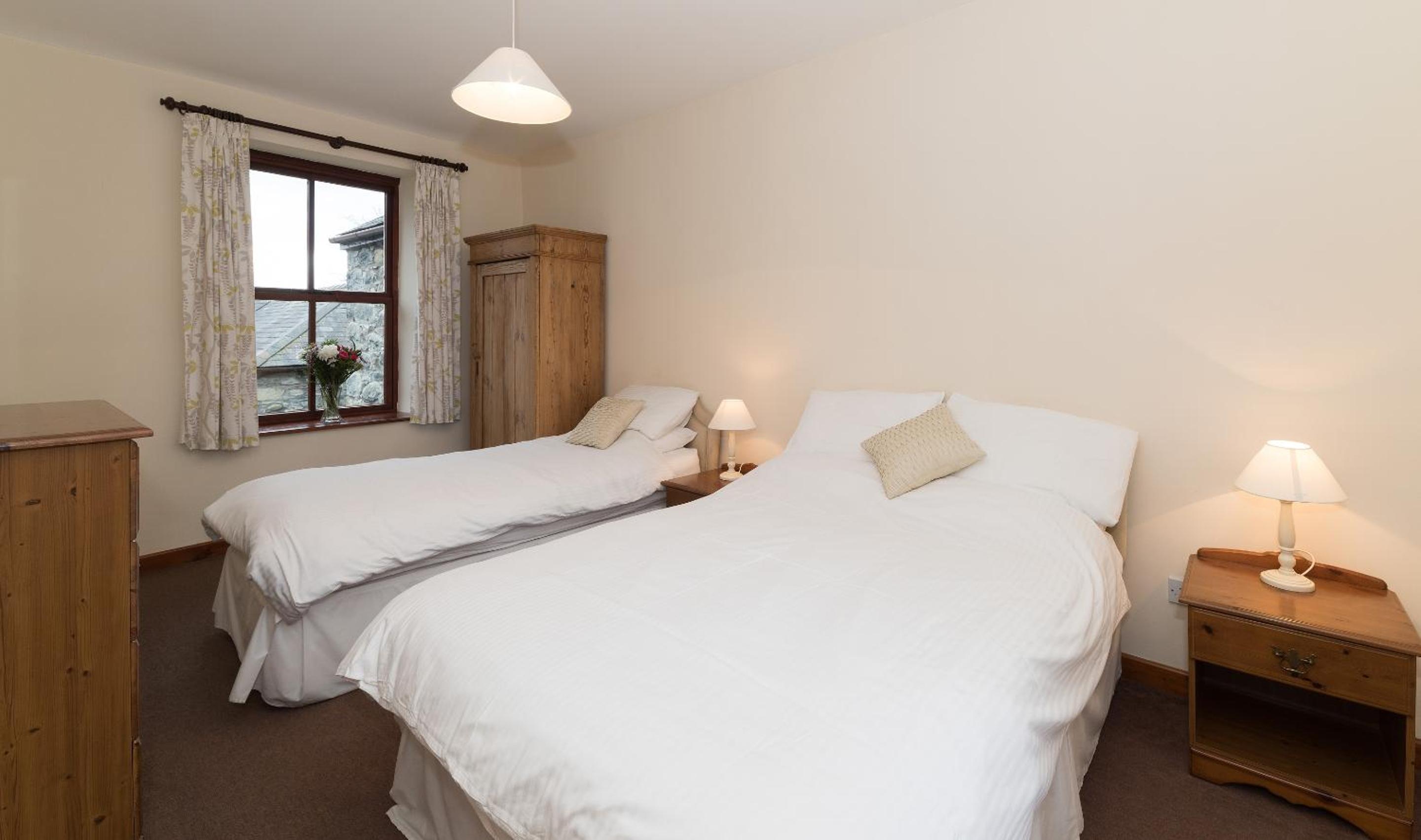 Two Bedroom Cottage (Sleeps 5) photo 2