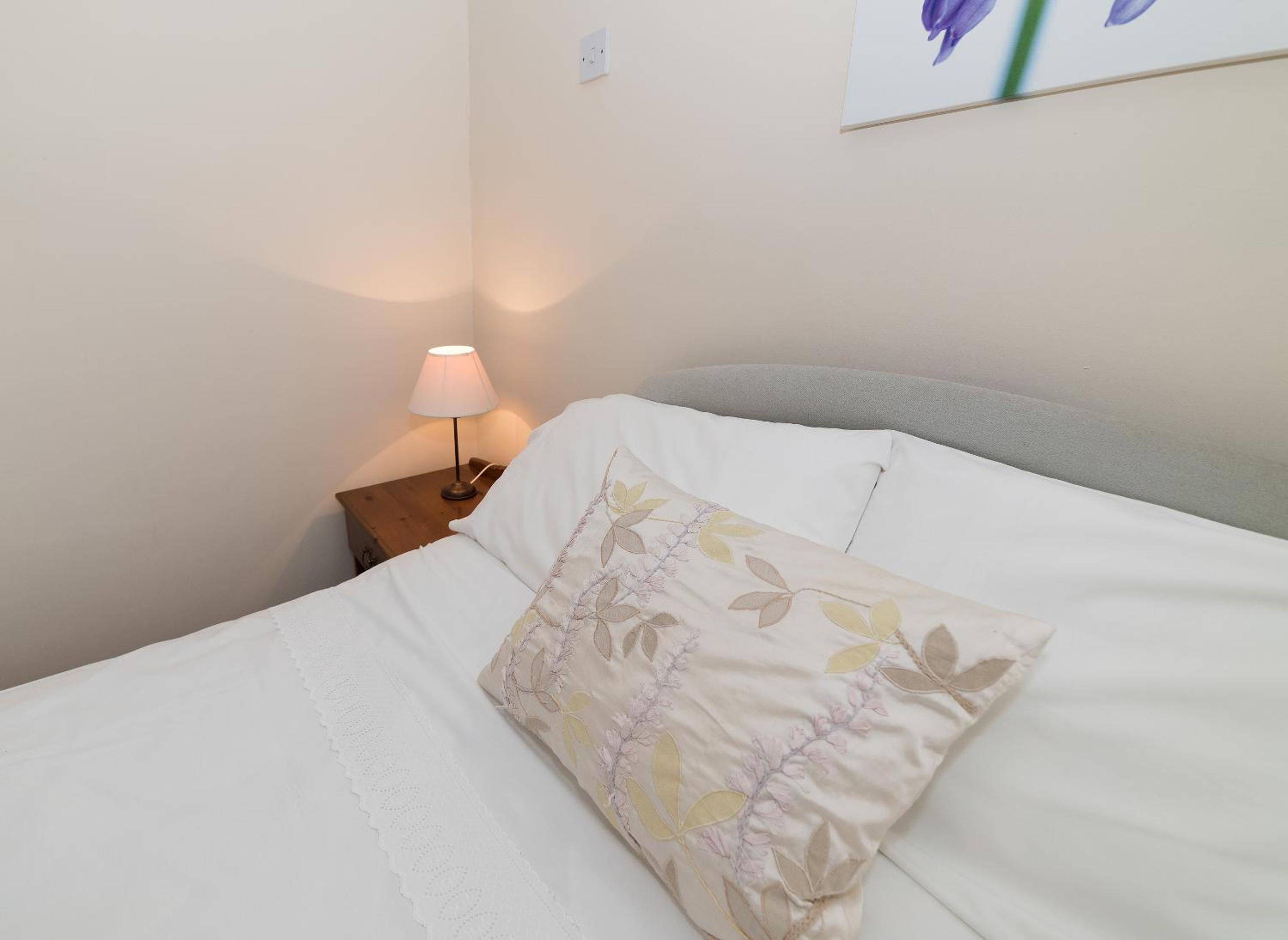 Two Bedroom Cottage (Sleeps 5) photo 3