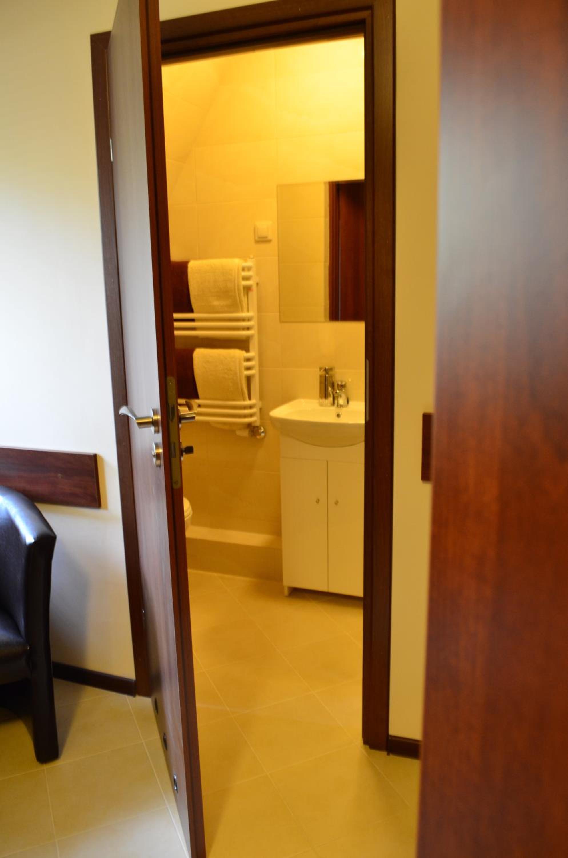 Double or Twin Room - Photo 12
