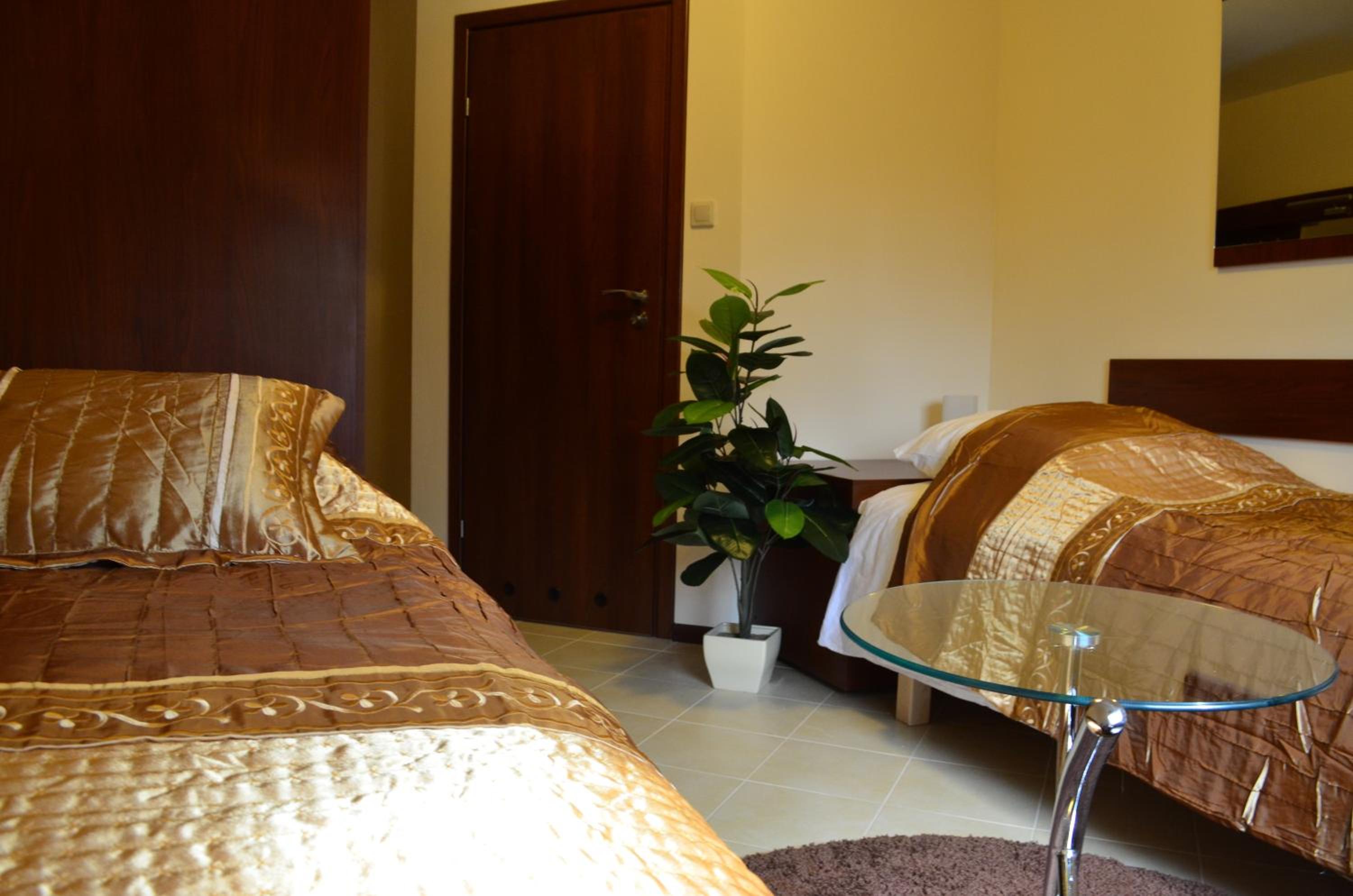 Double or Twin Room - Photo 9