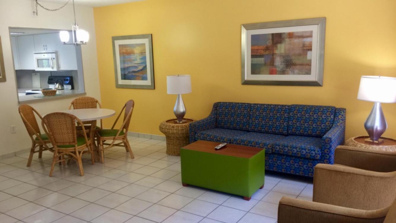 One-Bedroom King Suite photo 2