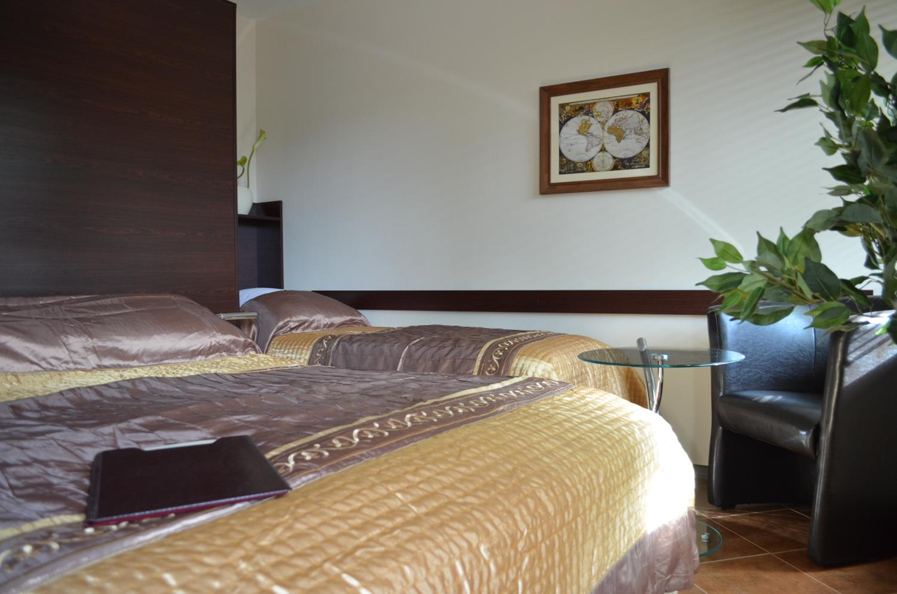 Double or Twin Room - Photo 13