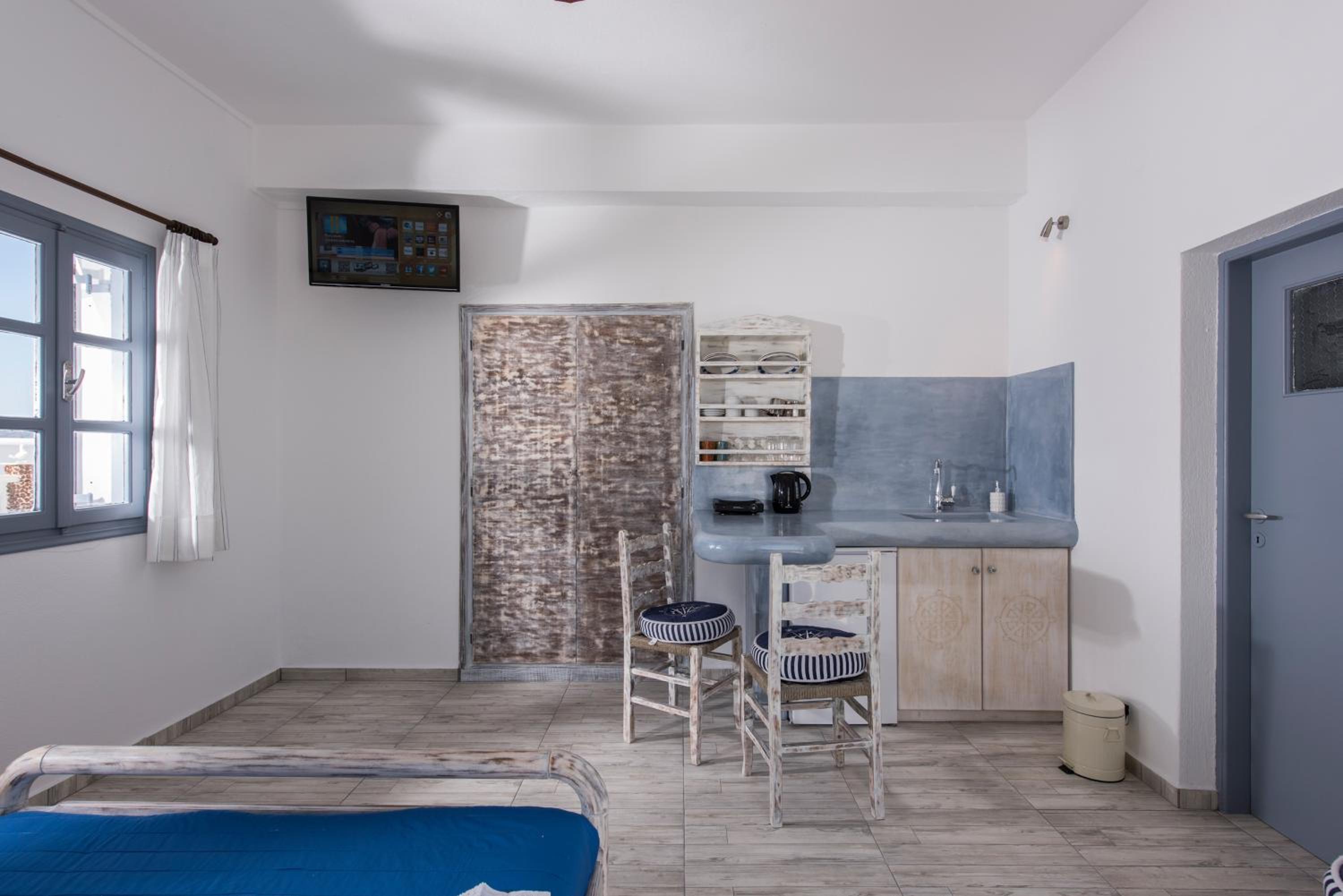 Triple Studio with Caldera View - Photo 2