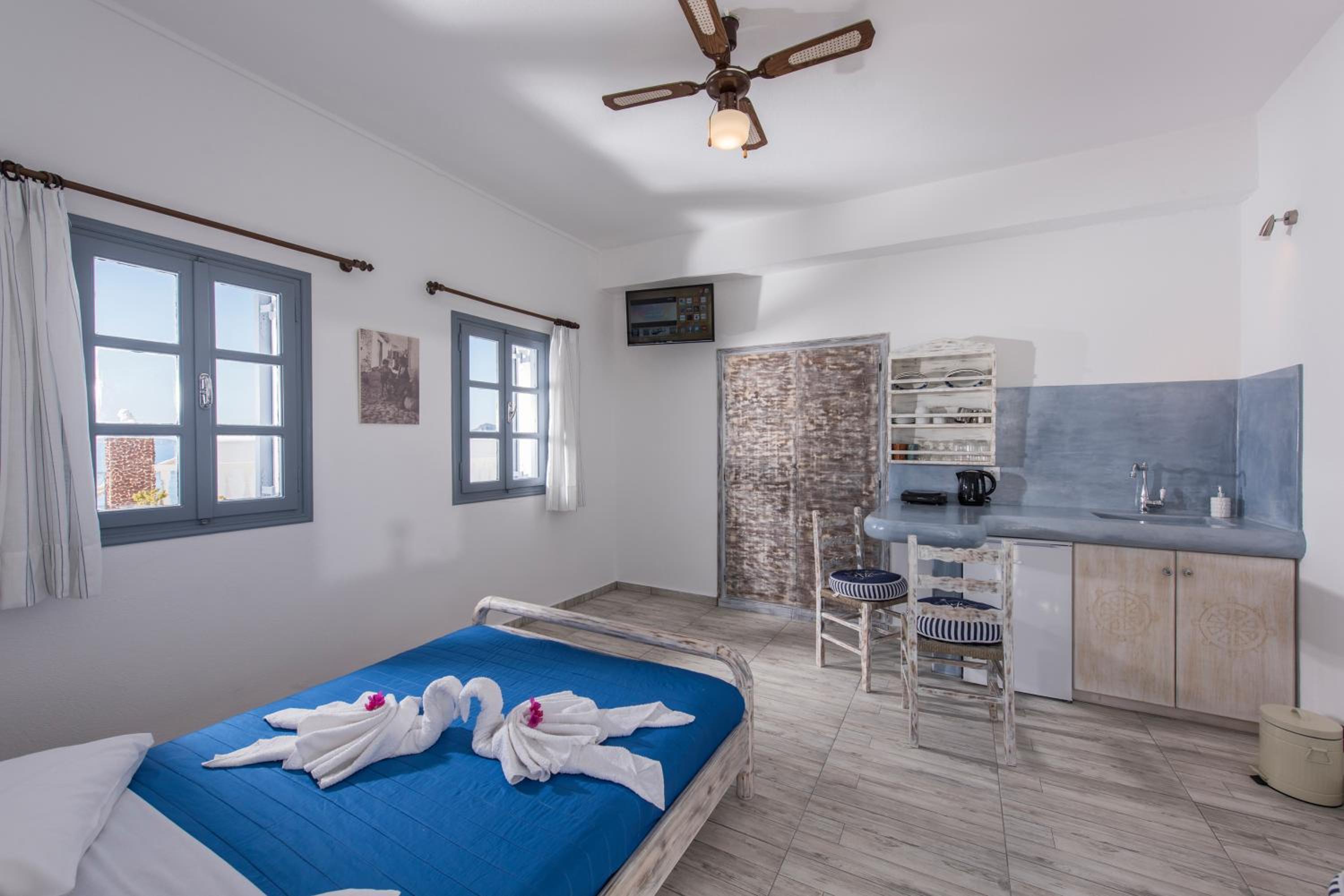 Triple Studio with Caldera View - Photo 1