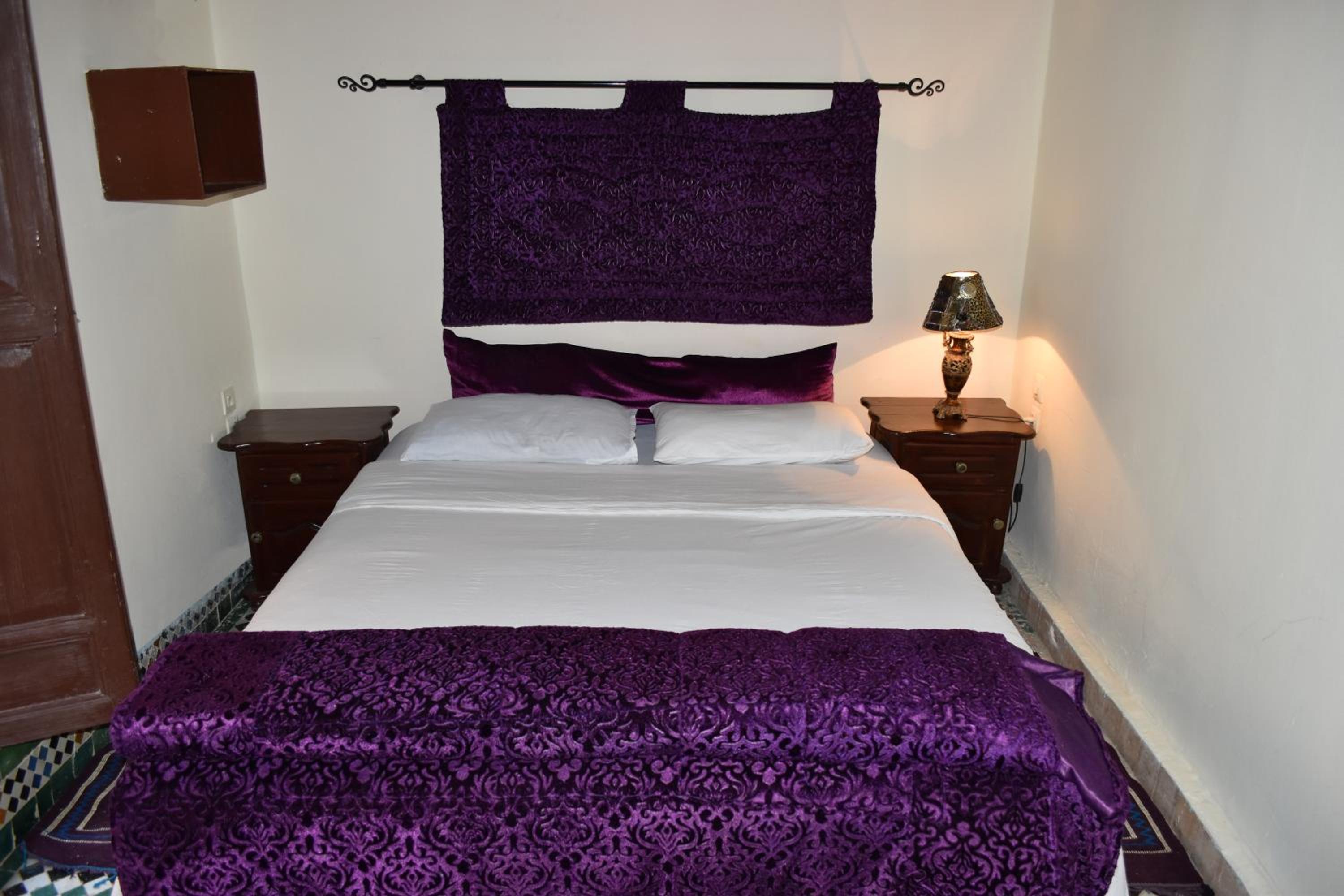 Deluxe Double Room with Shower - Photo 4