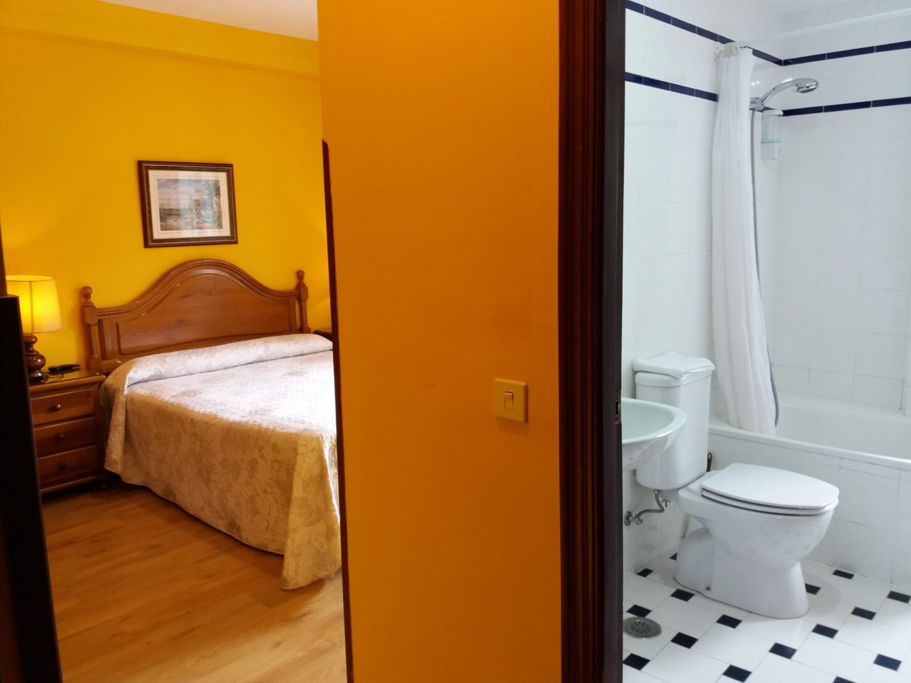 Double or Twin Room - Photo 30