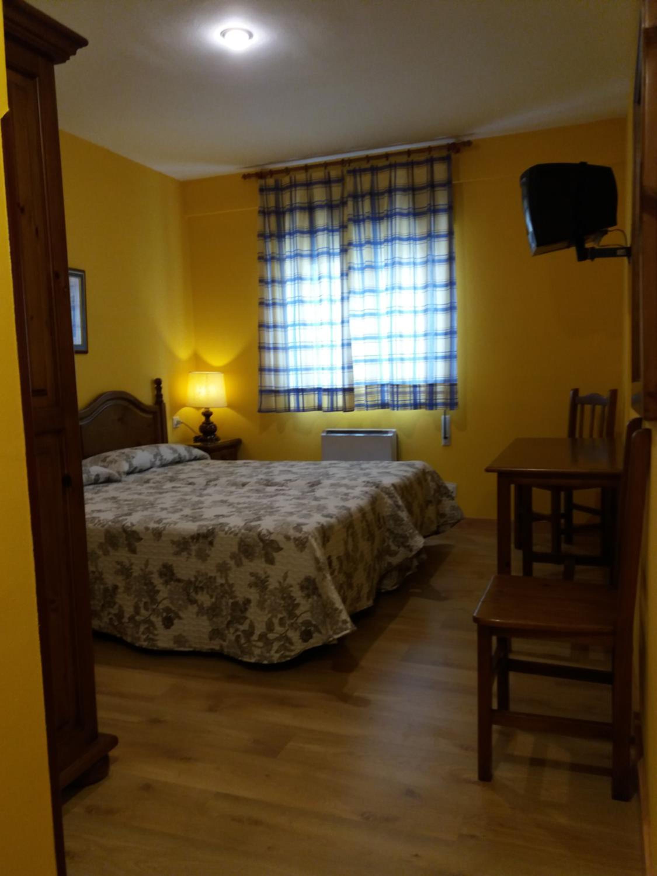 Double or Twin Room - Photo 7