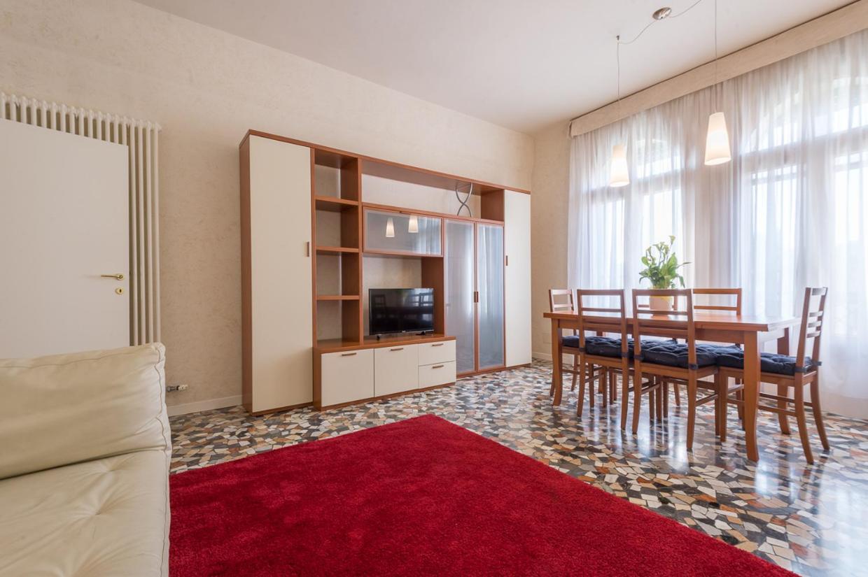 Three-Bedroom Apartment photo 2