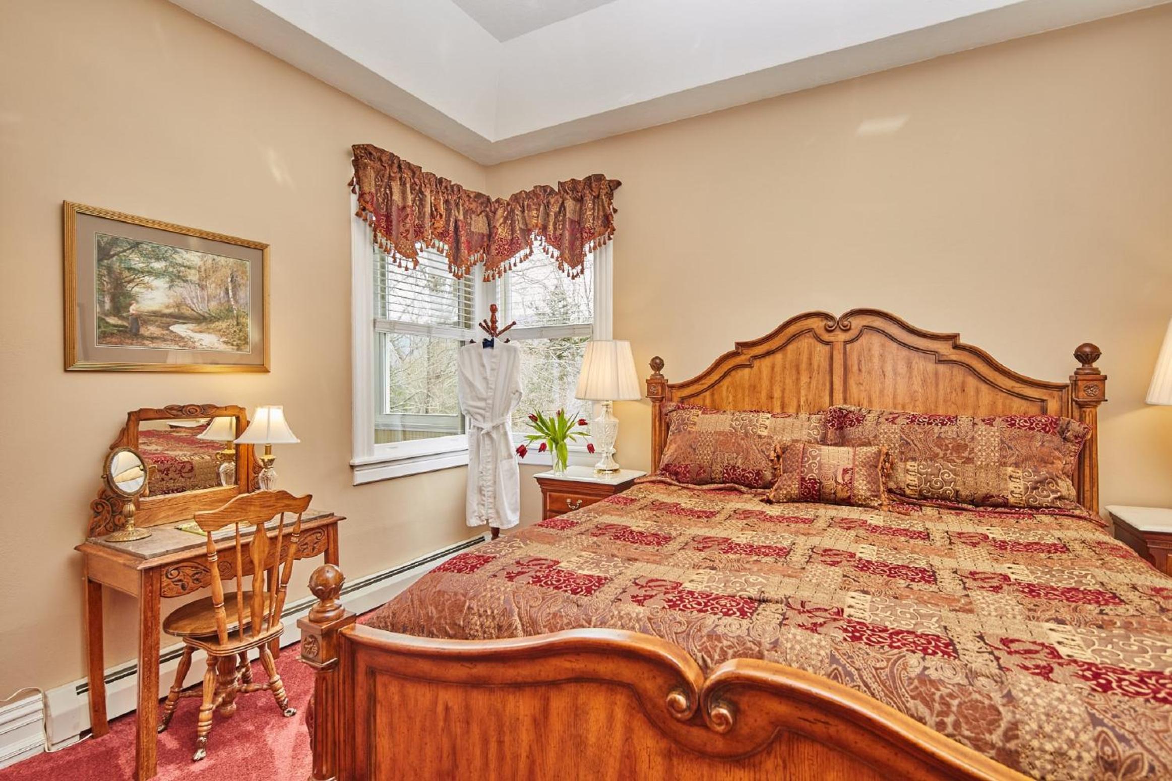 King- Magnolia Suite photo 3