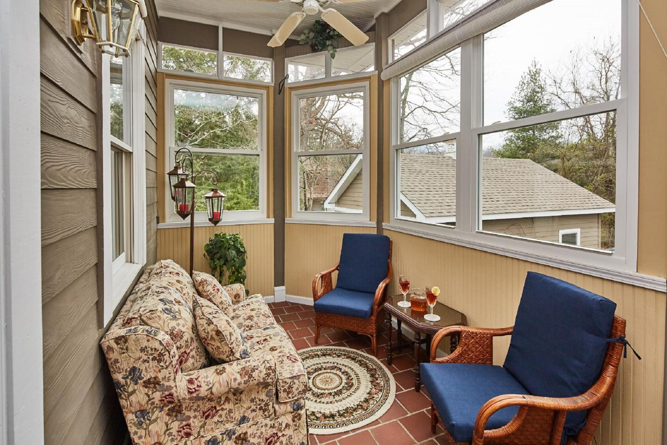 King- Magnolia Suite photo 2