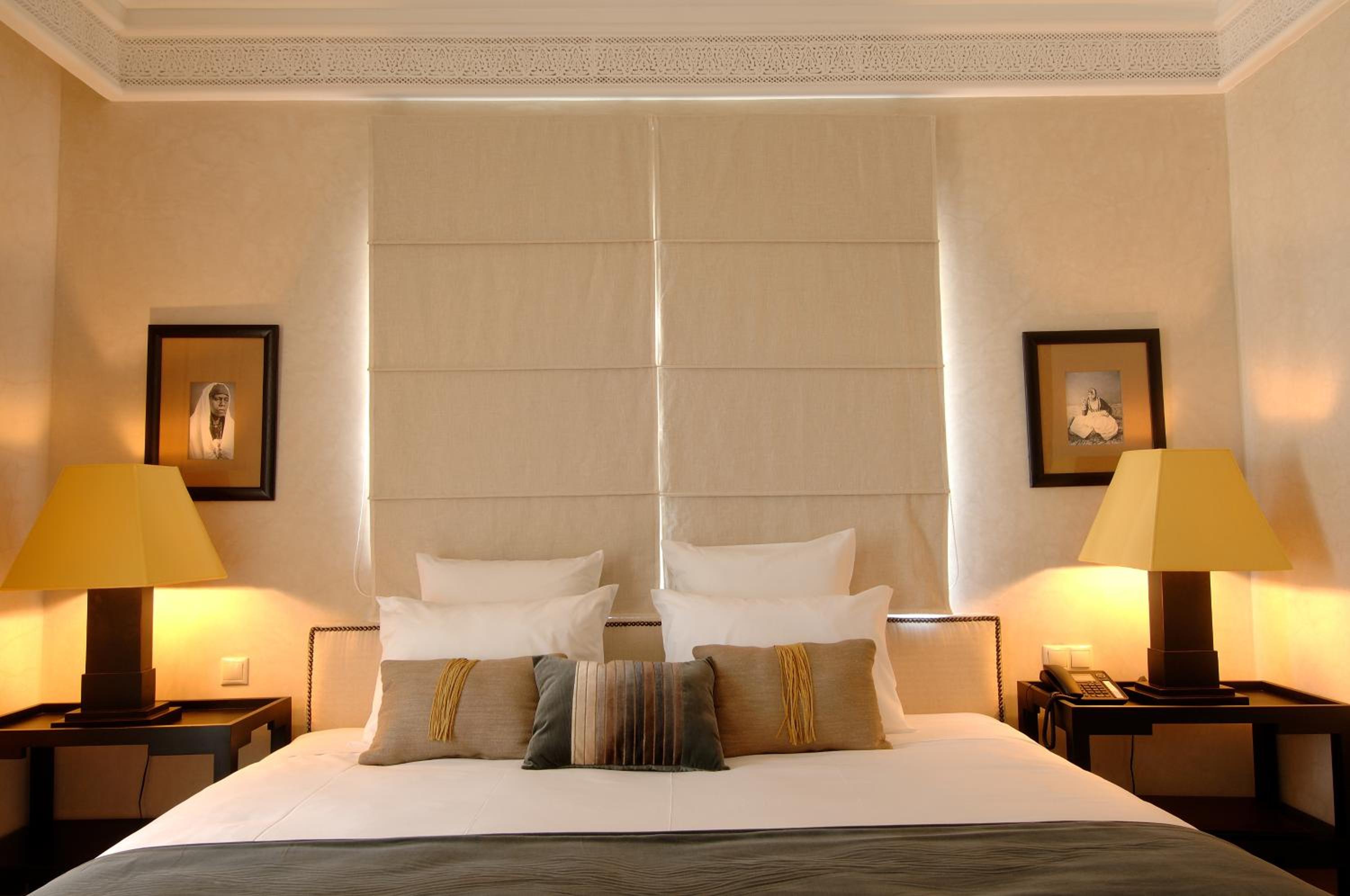 De Luxe Room with Side Sea View - Photo 9