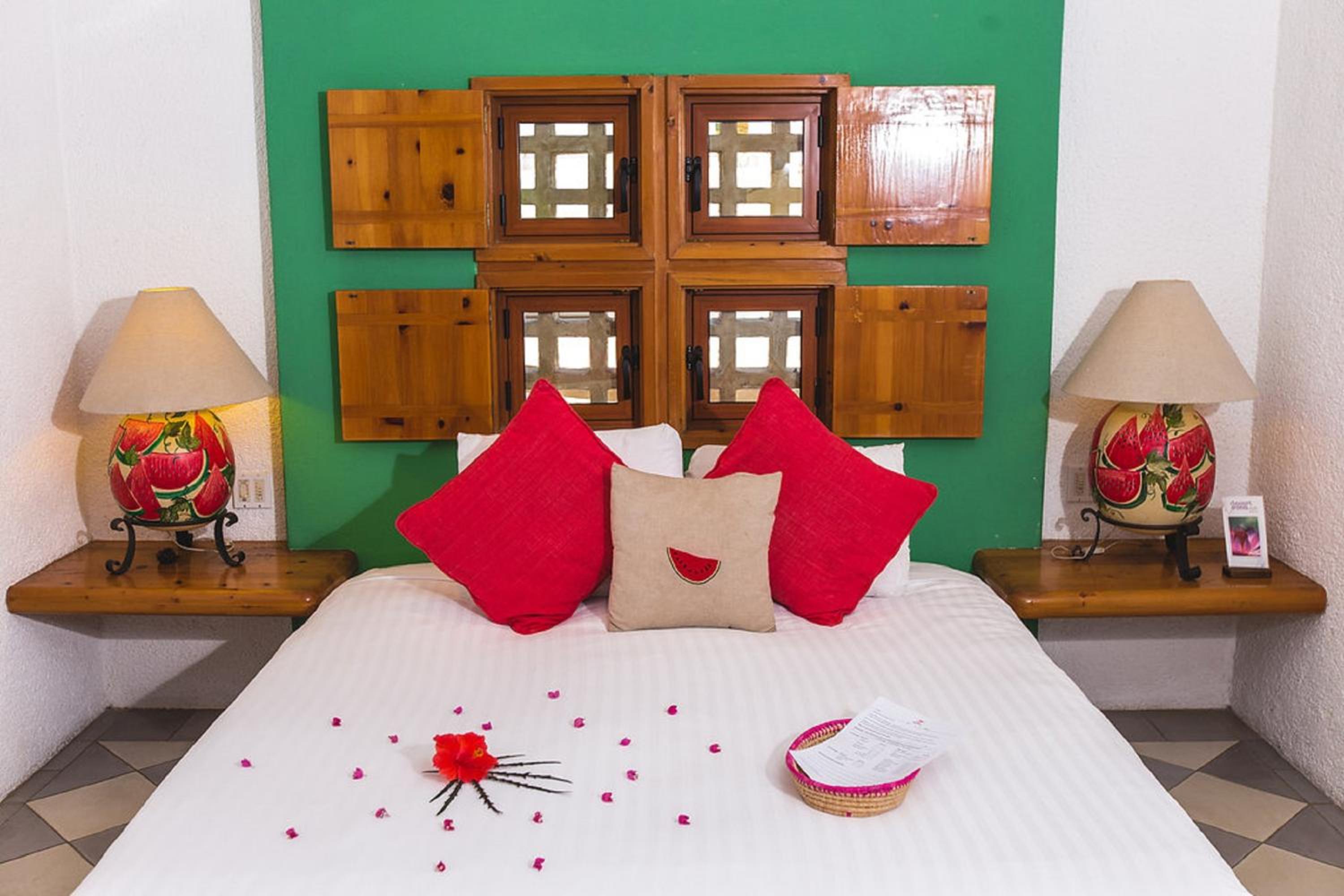 Deluxe King Room - Photo 7