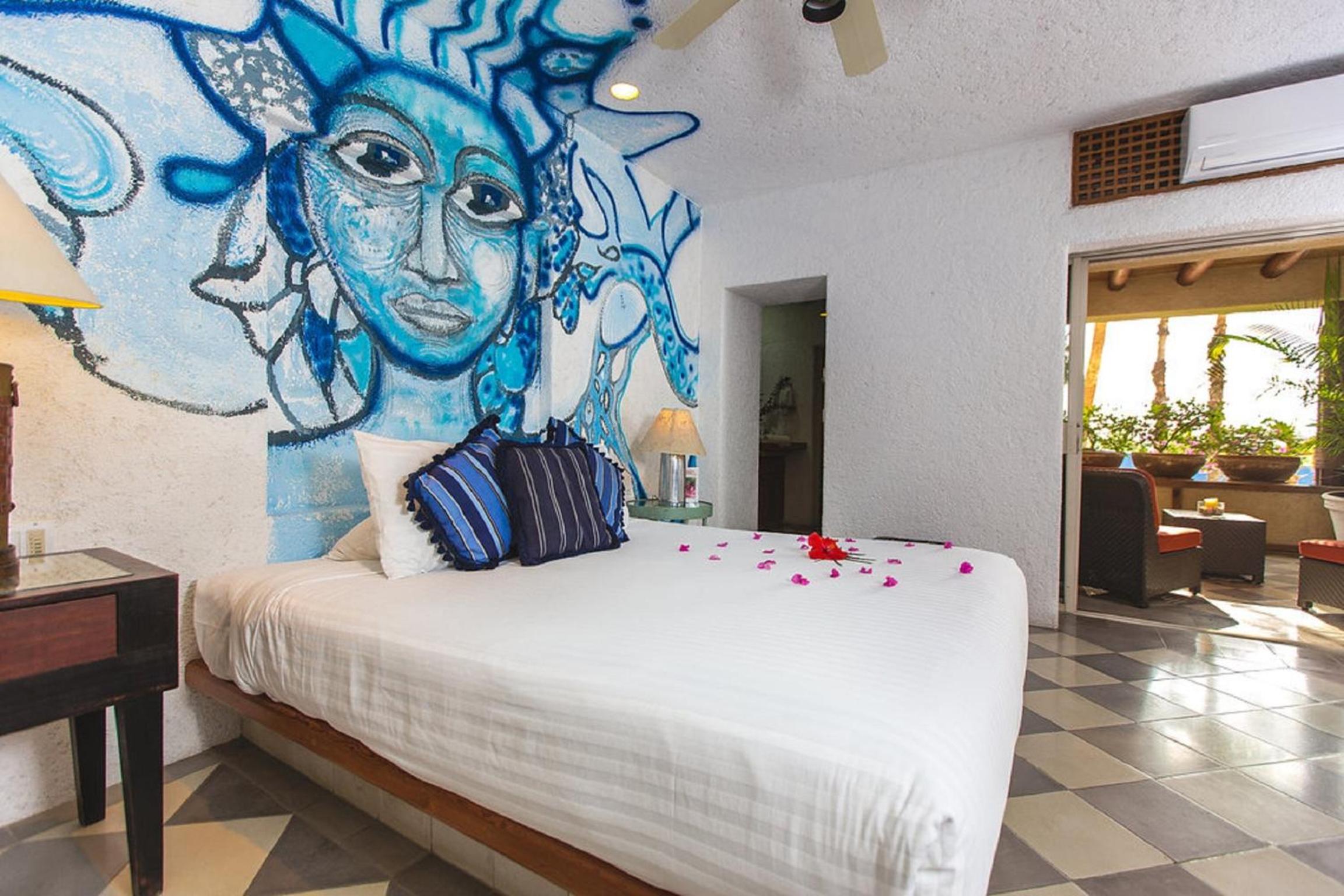 Standard King Room - Photo 8