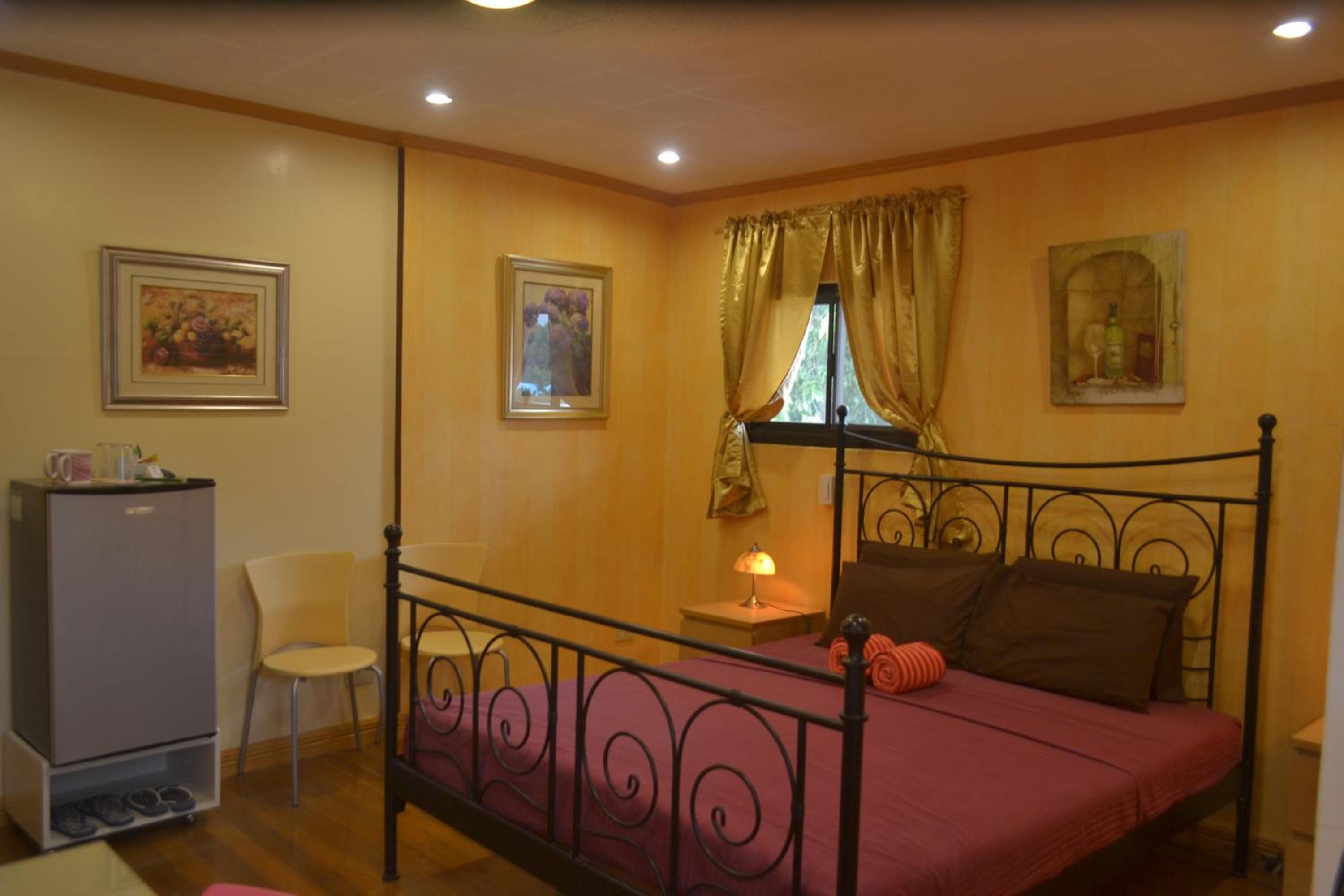 Deluxe King Room photo 1