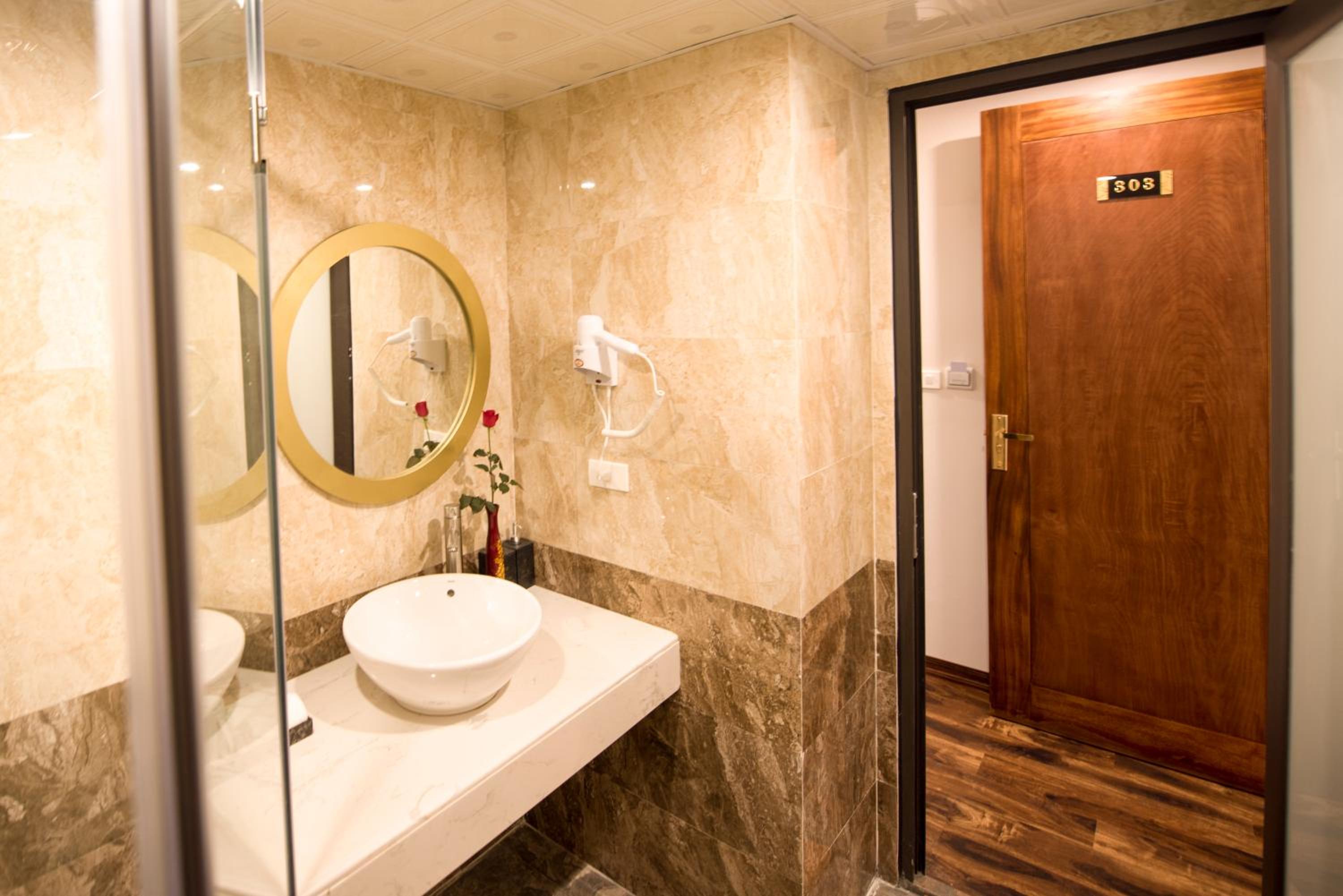 Deluxe Double Room with Balcony photo 3