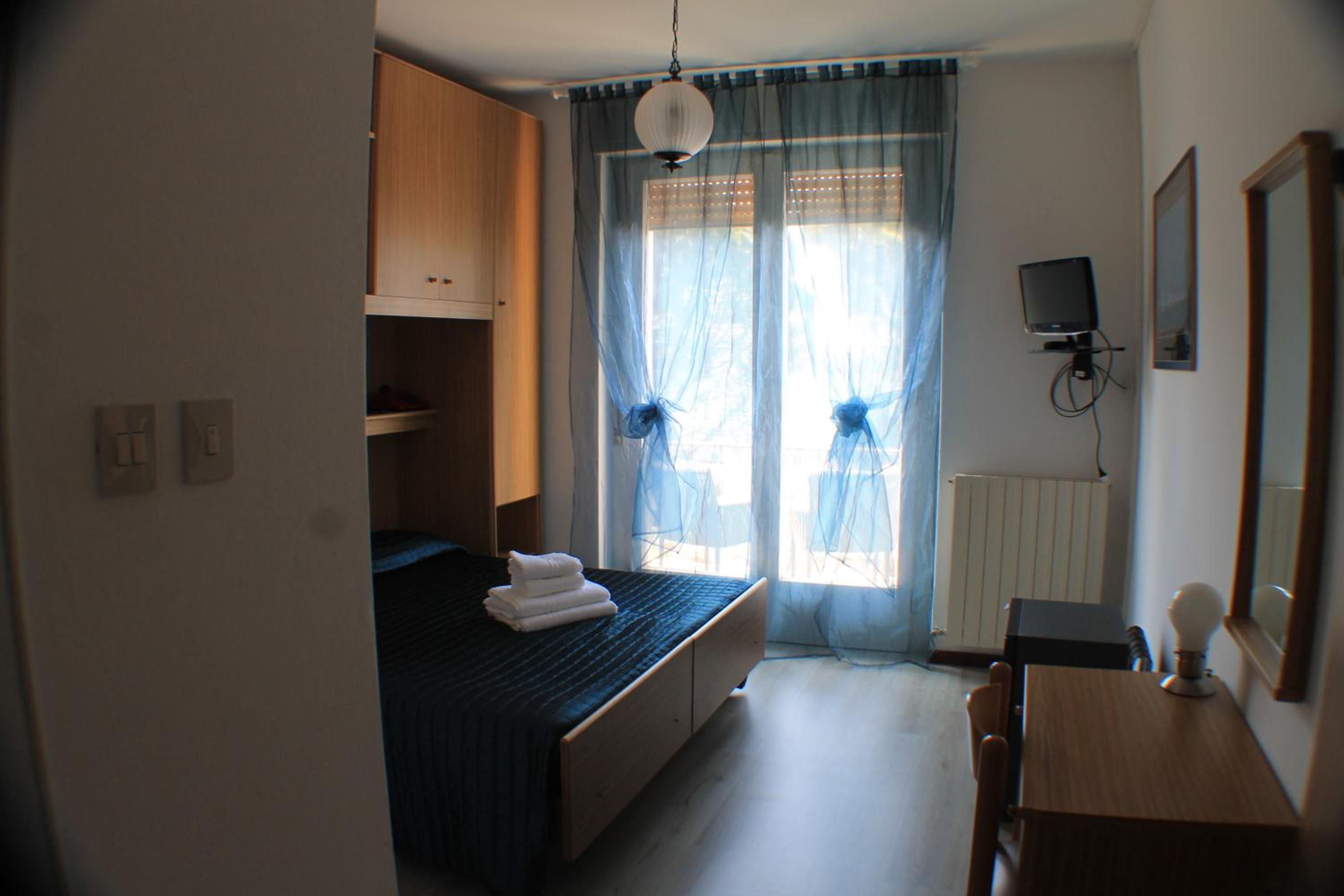 Double or Twin Room with Sea View photo 1