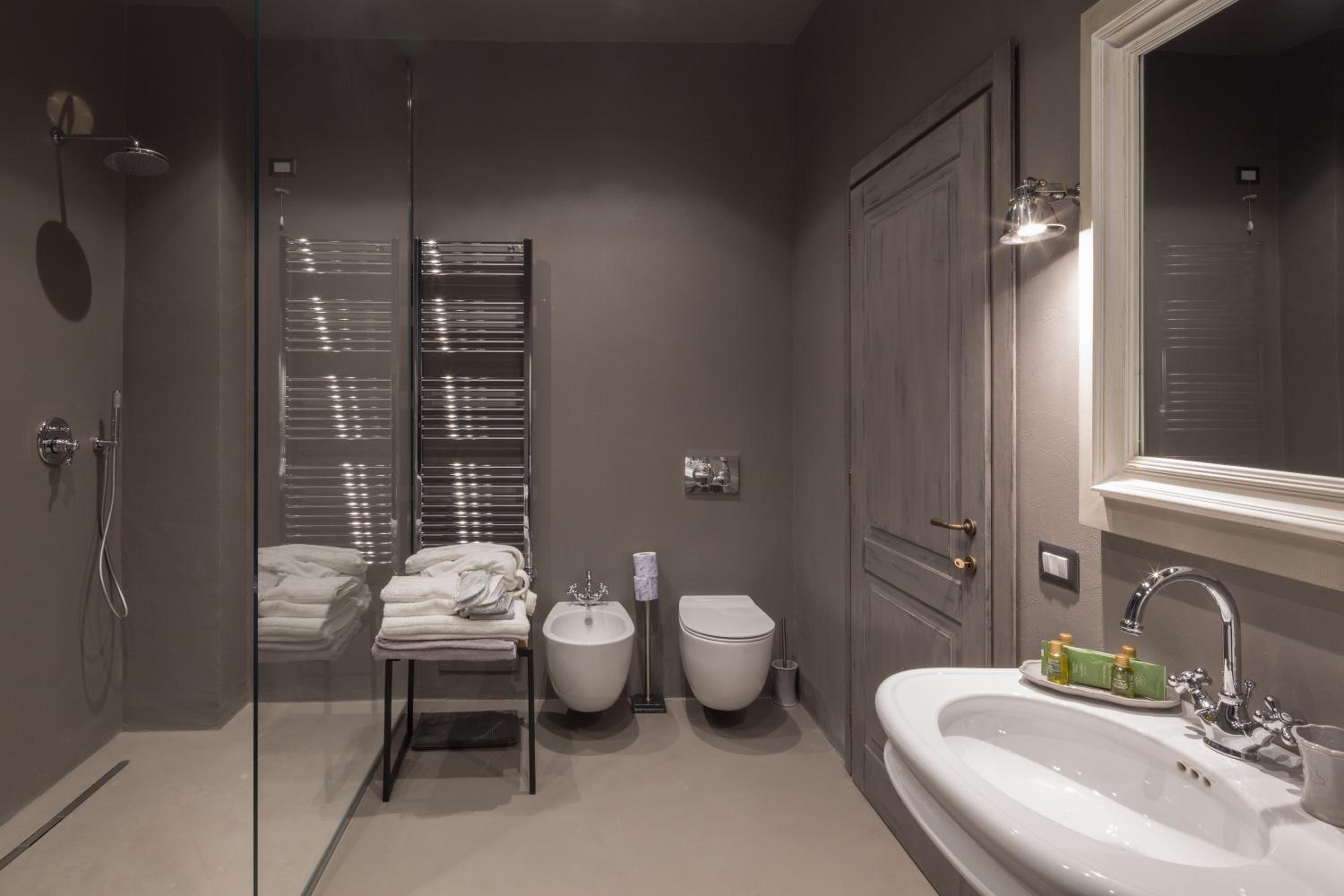 Suite with City View photo 2