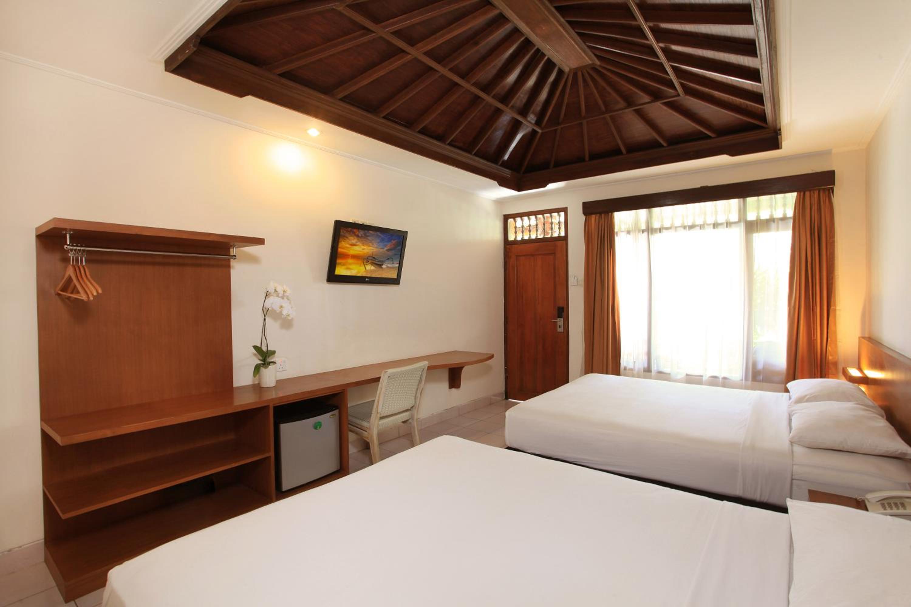 Standard Family Room - Photo 3
