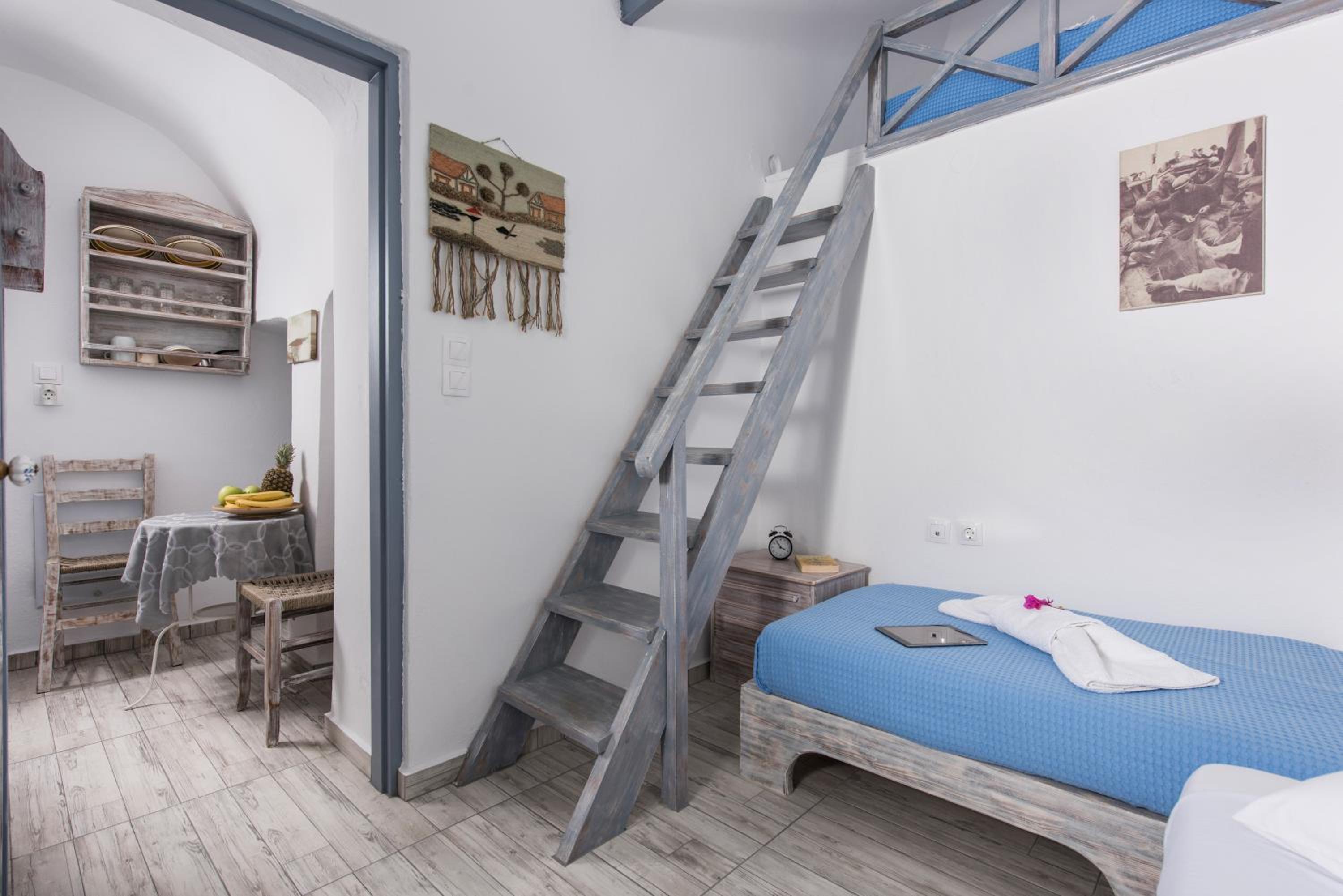 Loft - Photo 1