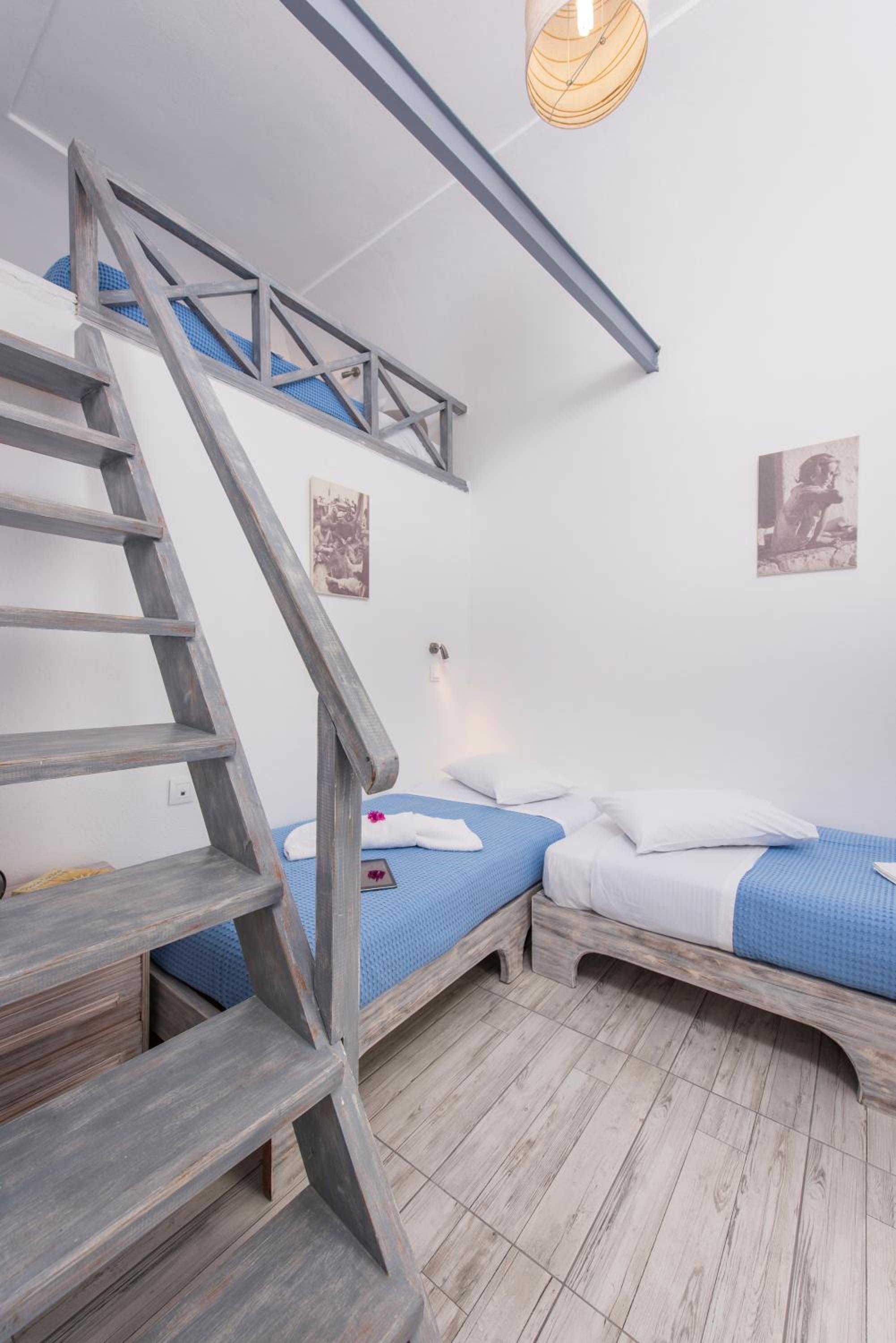 Loft - Photo 2