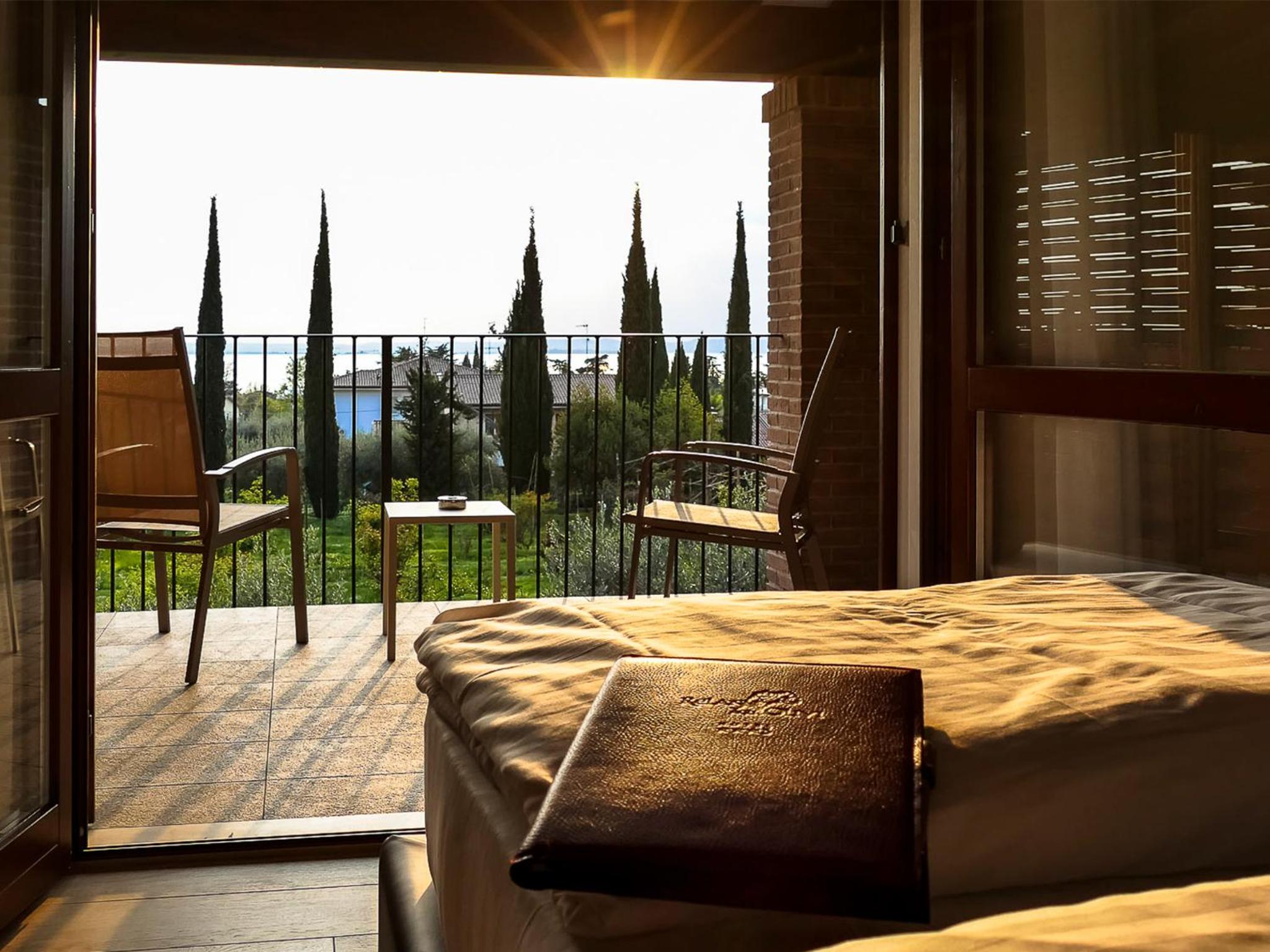 Superior Double or Twin Room with Balcony and Lake View photo 2