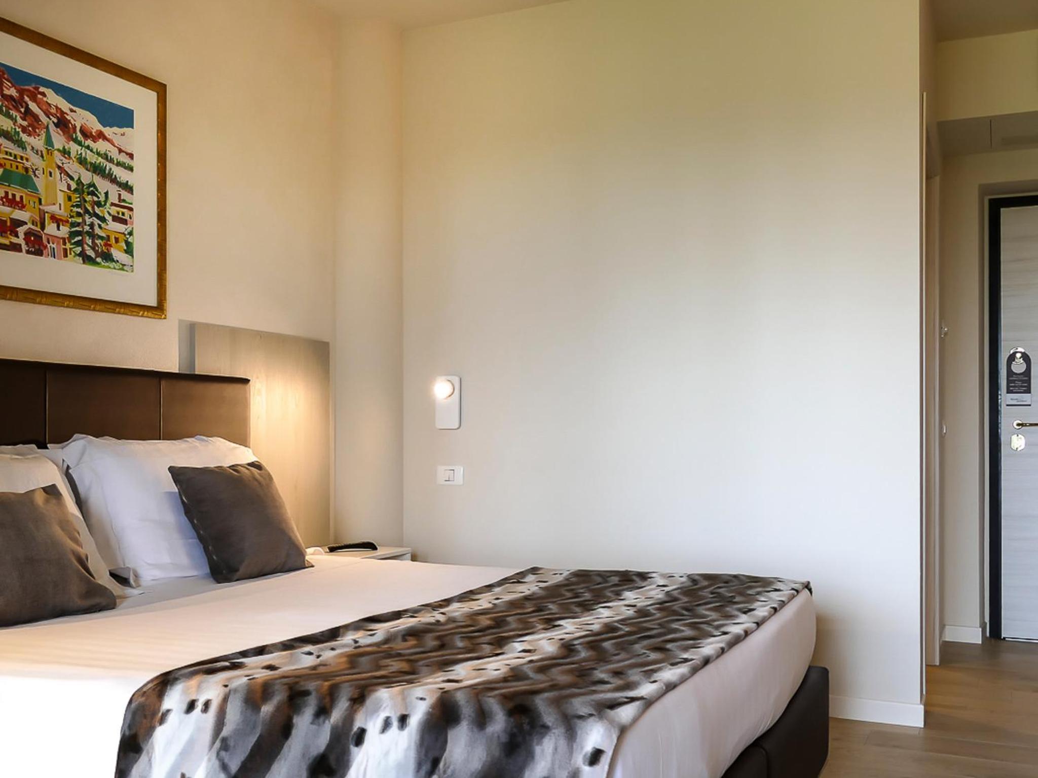 Superior Double or Twin Room with Balcony and Lake View photo 3