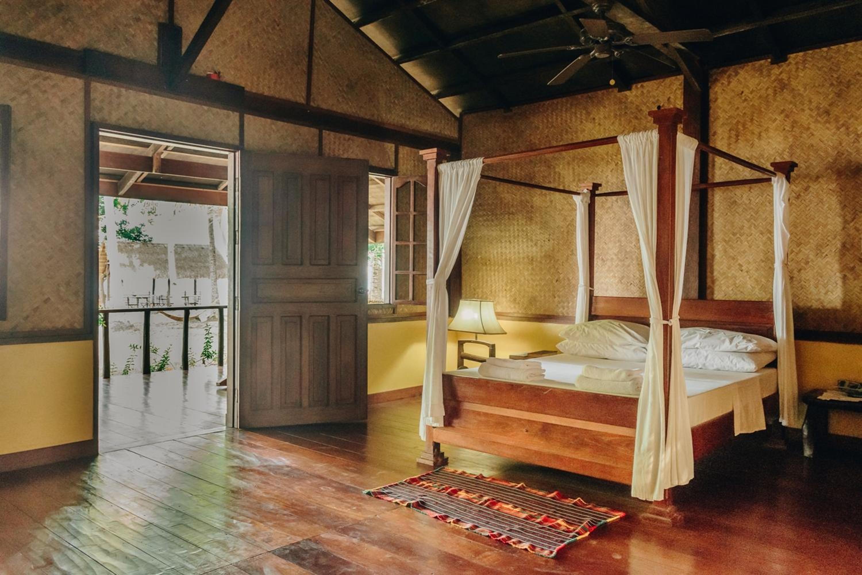 Bungalow with Sea View - Photo 4