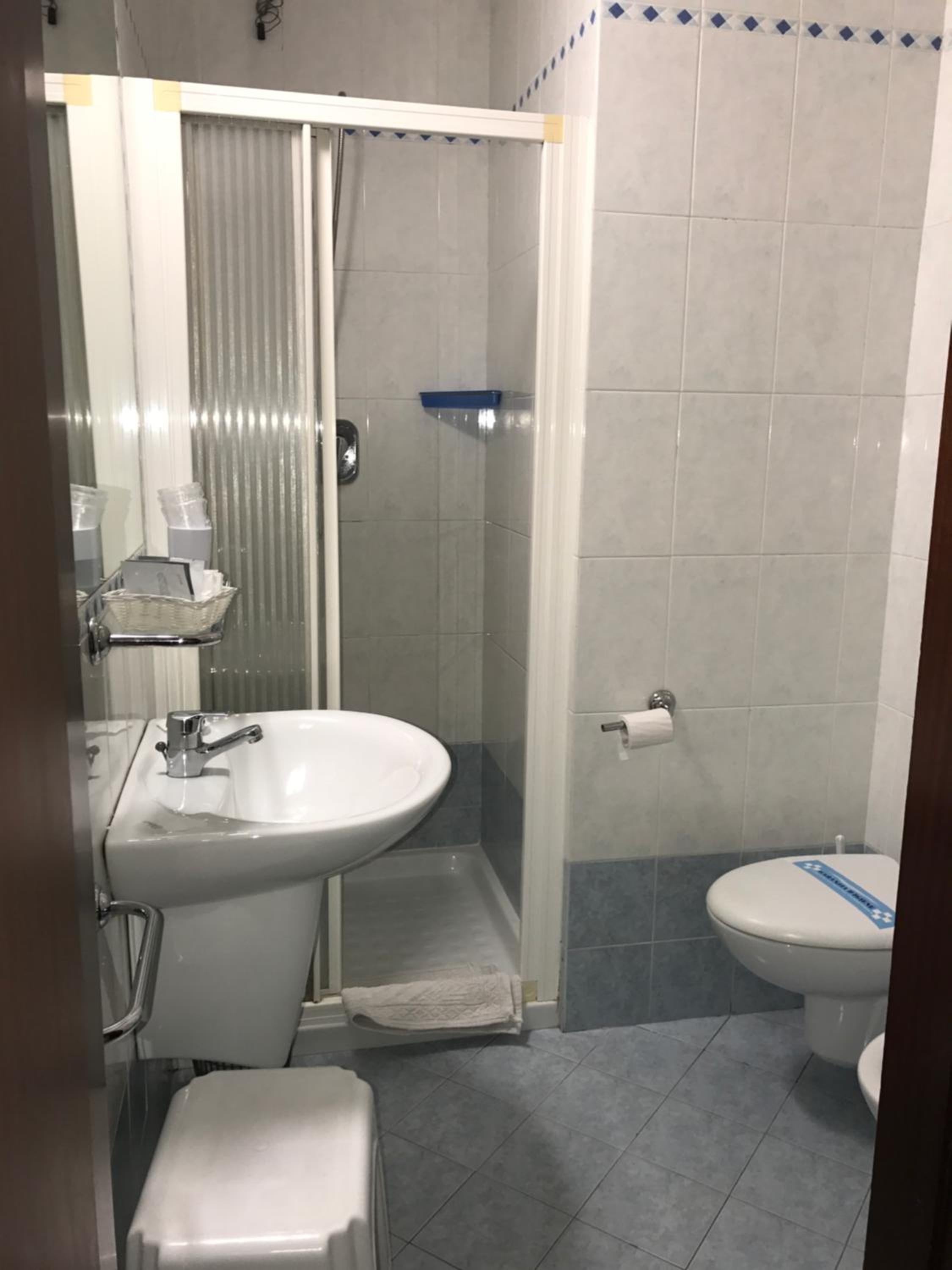 Double or Twin Room - Photo 4