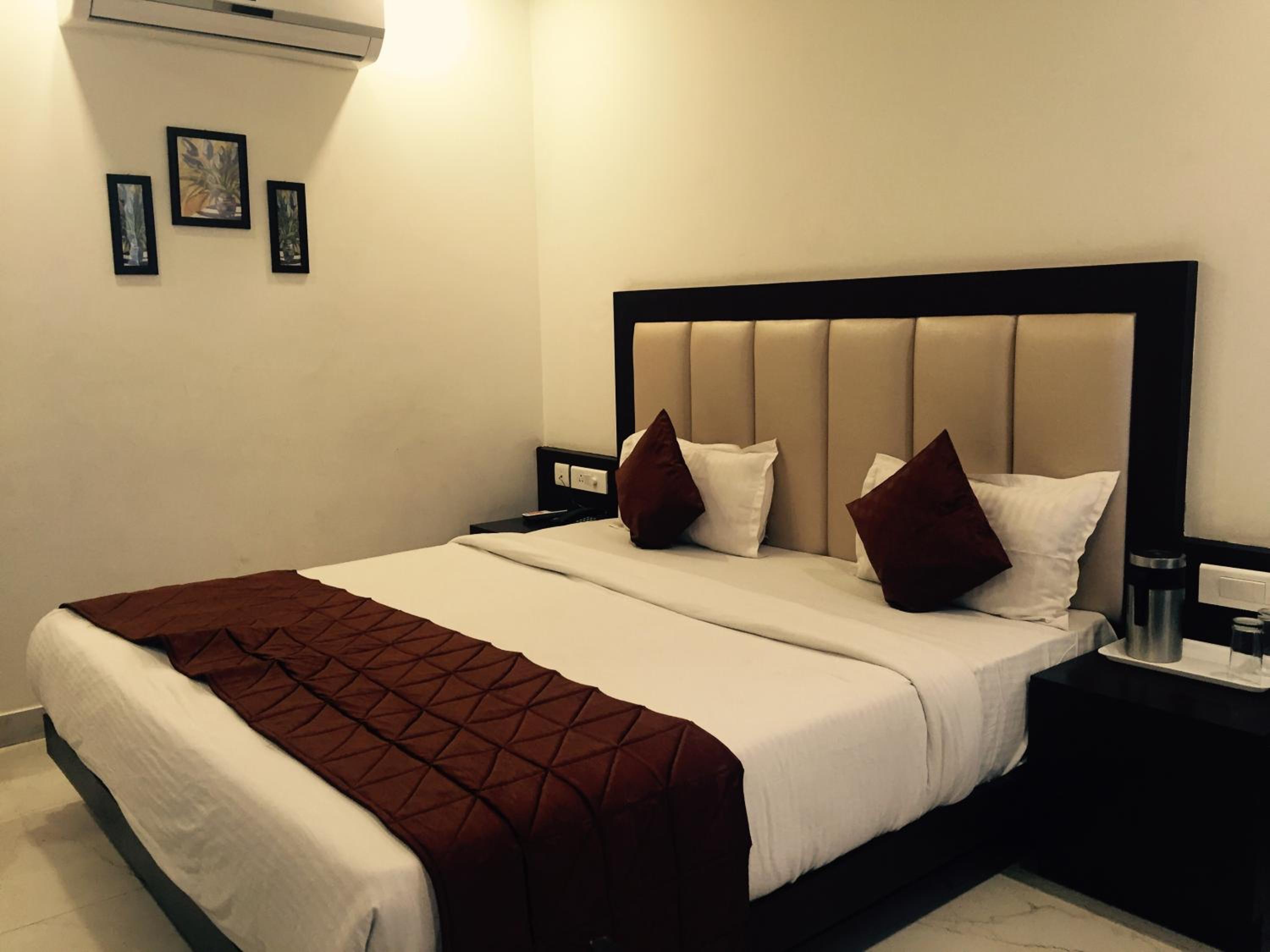 Deluxe Room - Photo 2