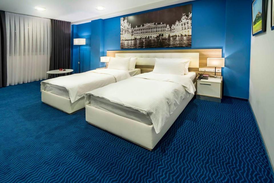 Deluxe Room (2 Adults + 1 Child) photo 3