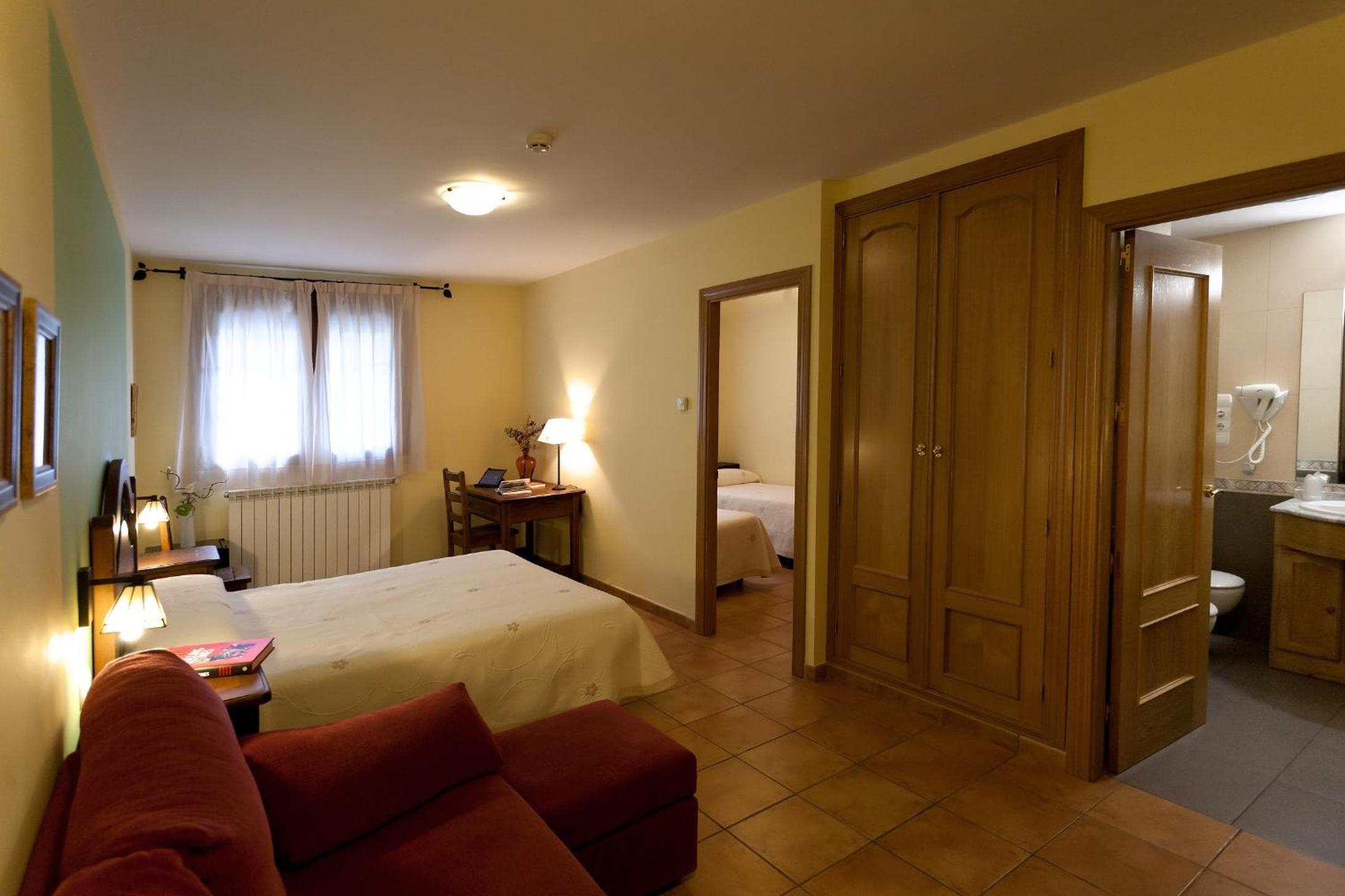 Quadruple Room - Photo 3