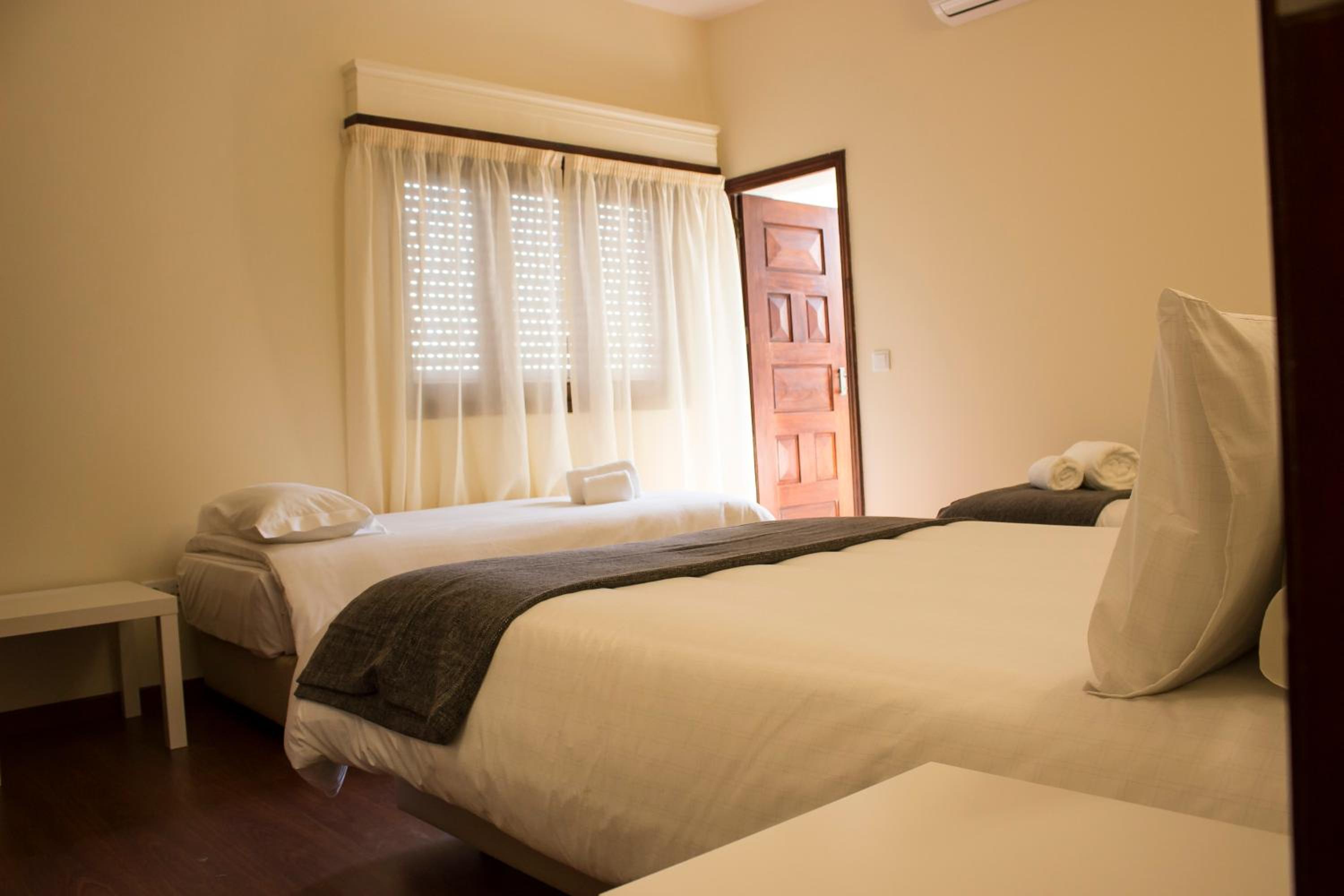 Triple Room with Bathroom - Photo 2