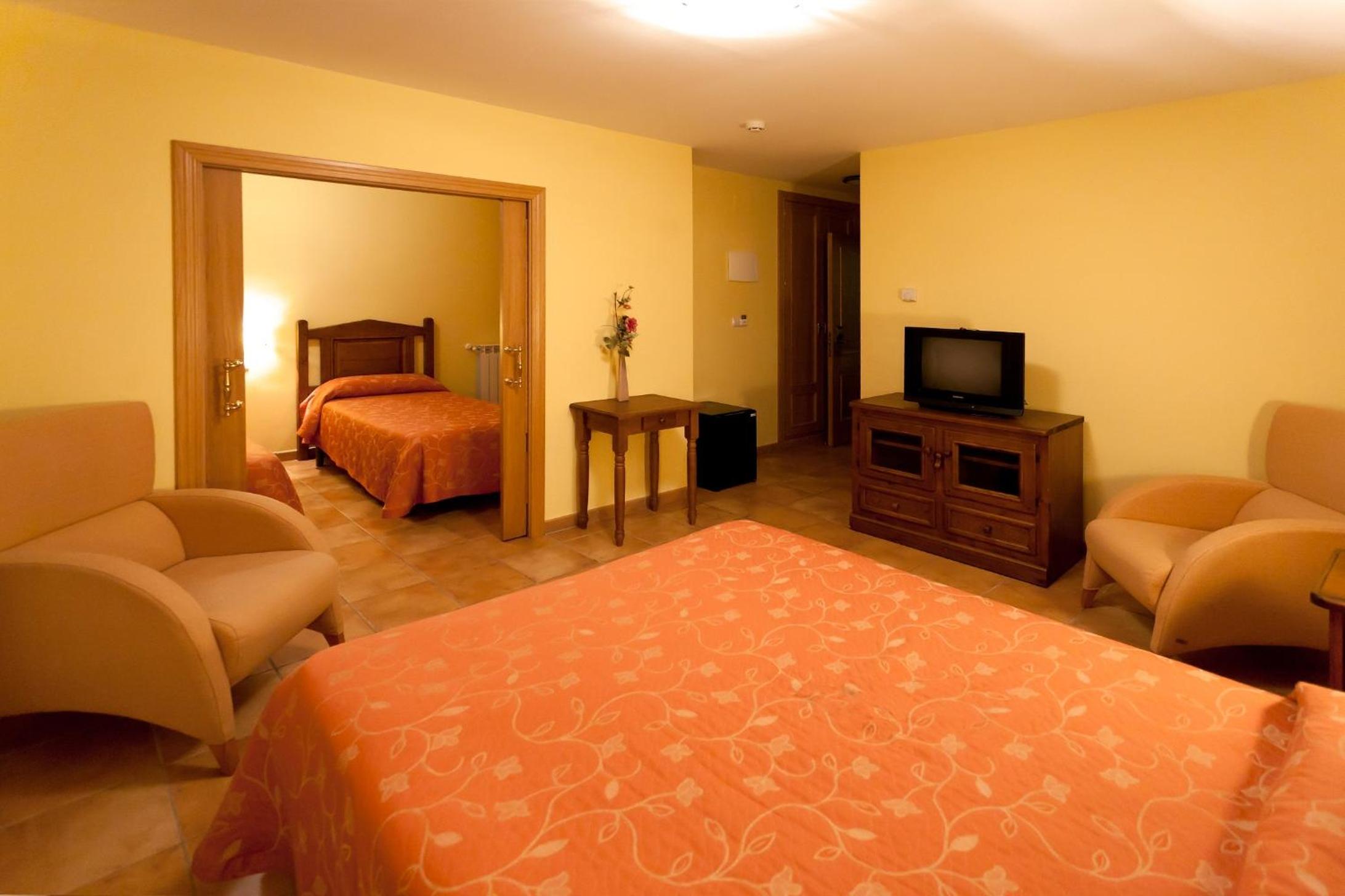 Quadruple Room - Photo 1